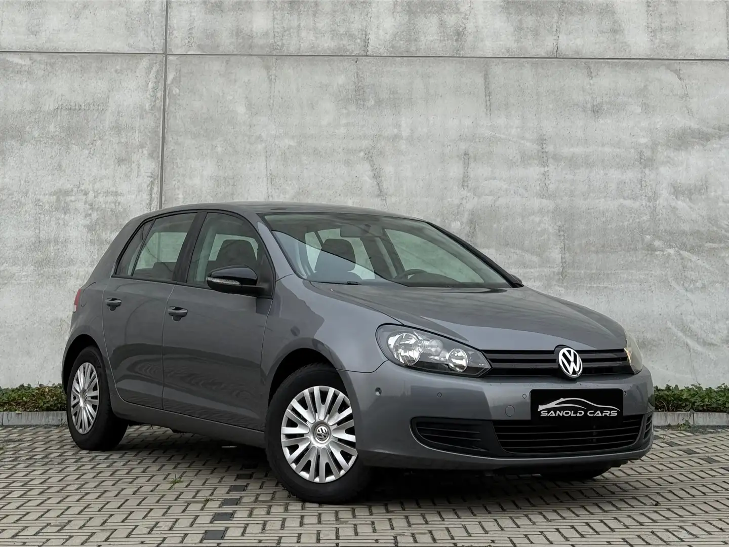 Volkswagen Golf 1.4i Trendline • CarPlay • Radars de recul Gris - 1