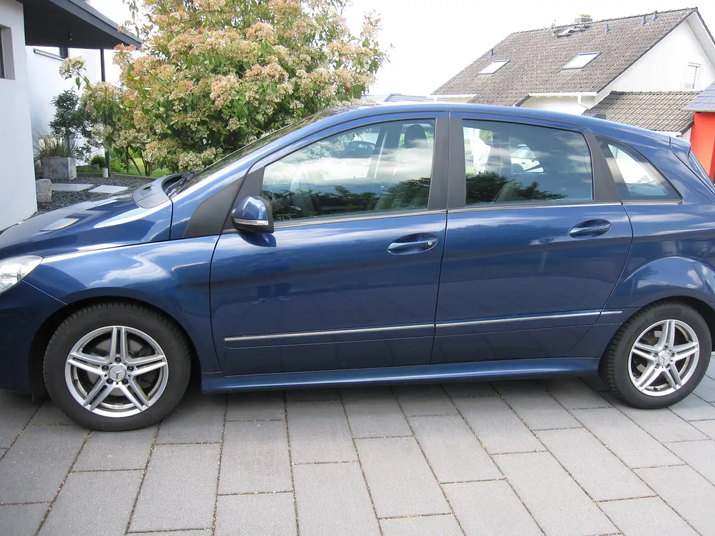 Mercedes-Benz B 200 CDI TÜV NEU! Automatik! Gepflegter Zustand! Blau - 2