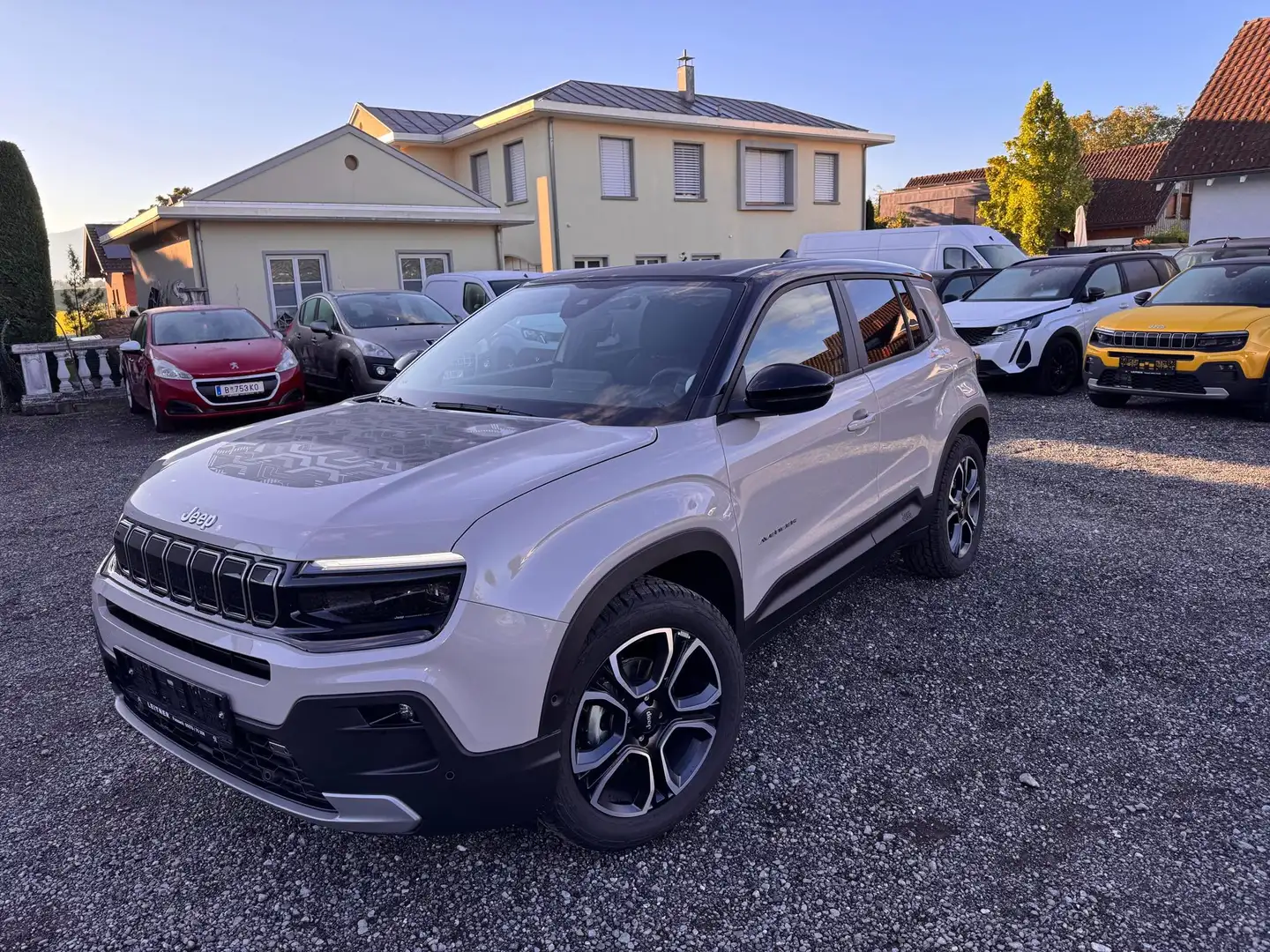 Jeep Avenger 1.2 GSE T3 Summit Beige - 1