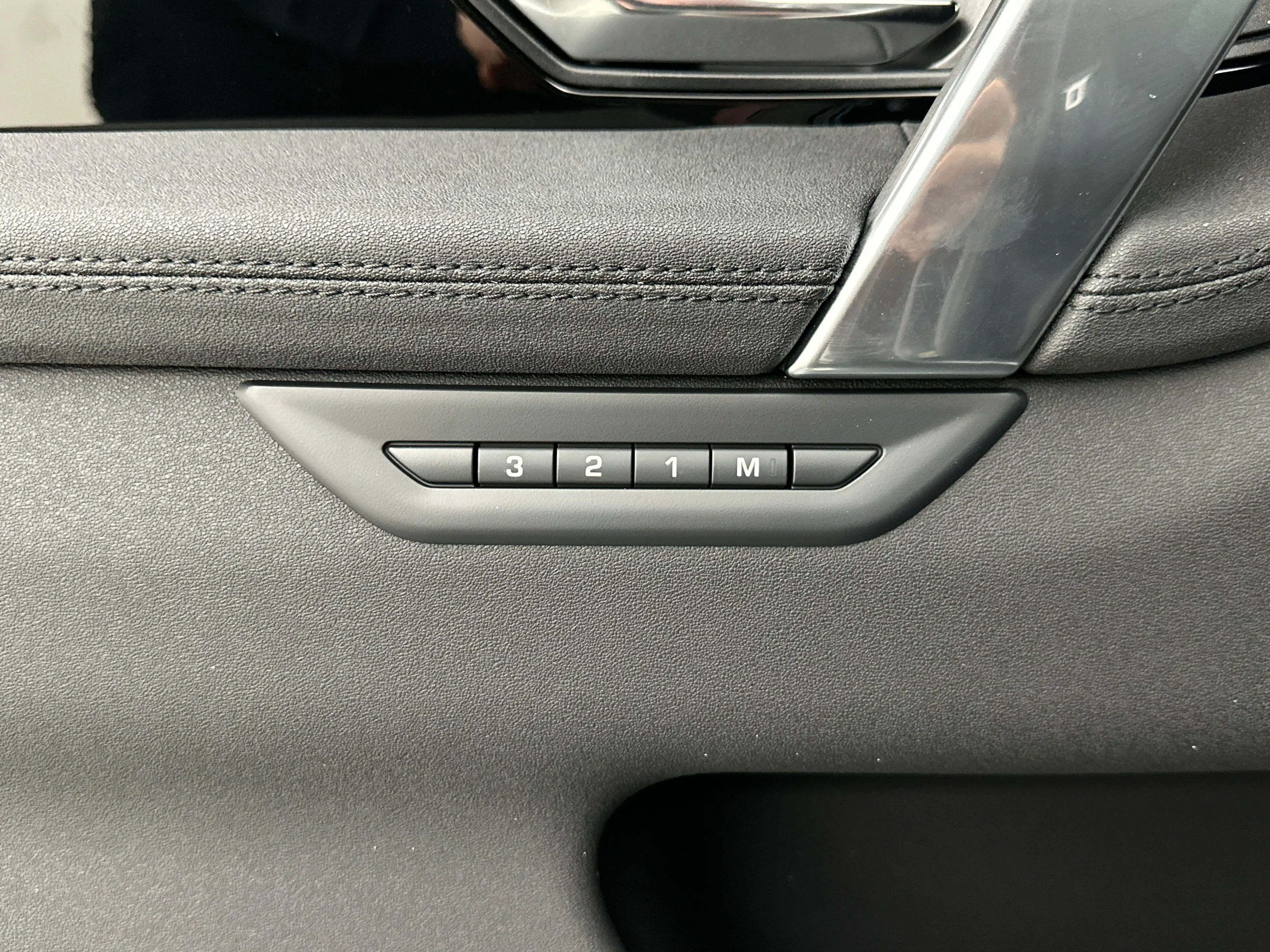 Land Rover Discovery Sport P270e S AWD Auto. 25.5MY — photo 13