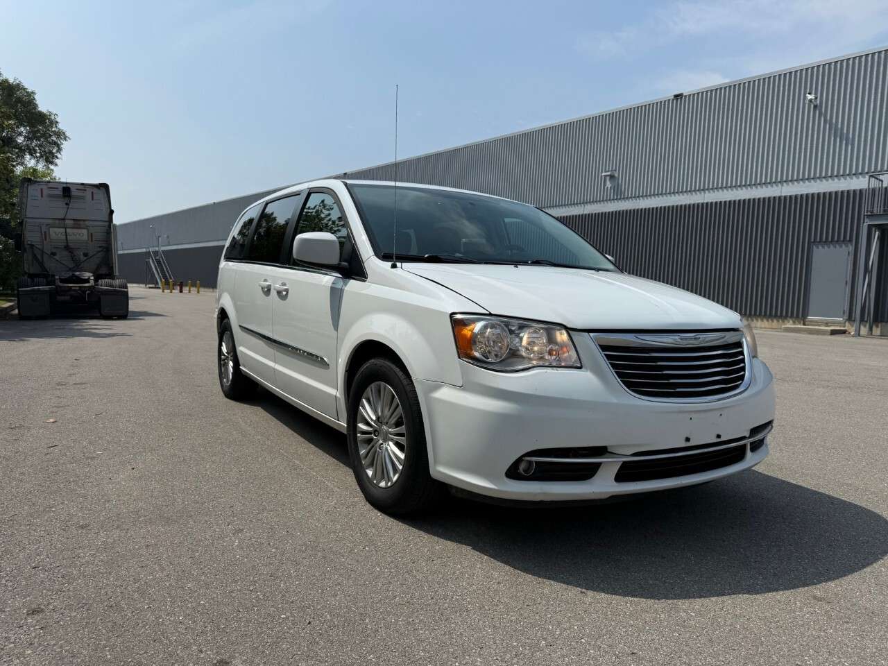 2016 Chrysler Town & Country 4dr Wgn Touring w/Leather — снимка 1