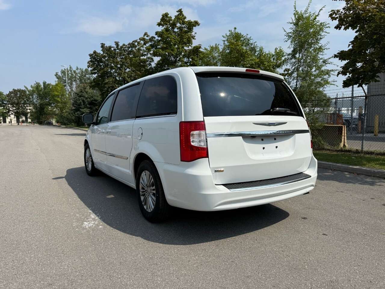 2016 Chrysler Town & Country 4dr Wgn Touring w/Leather — снимка 1