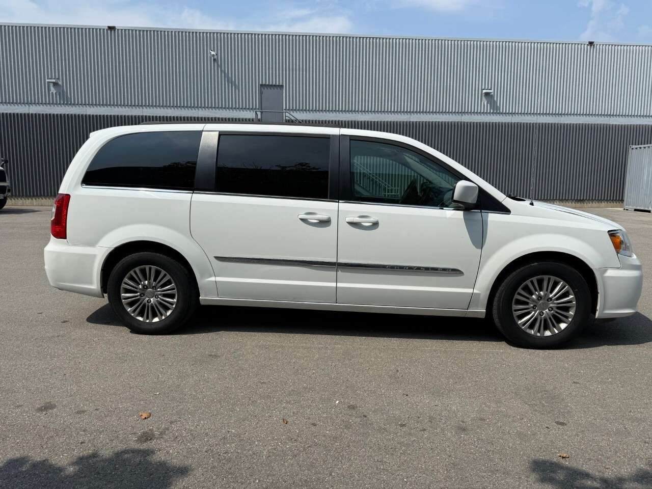 2016 Chrysler Town & Country 4dr Wgn Touring w/Leather — снимка 1