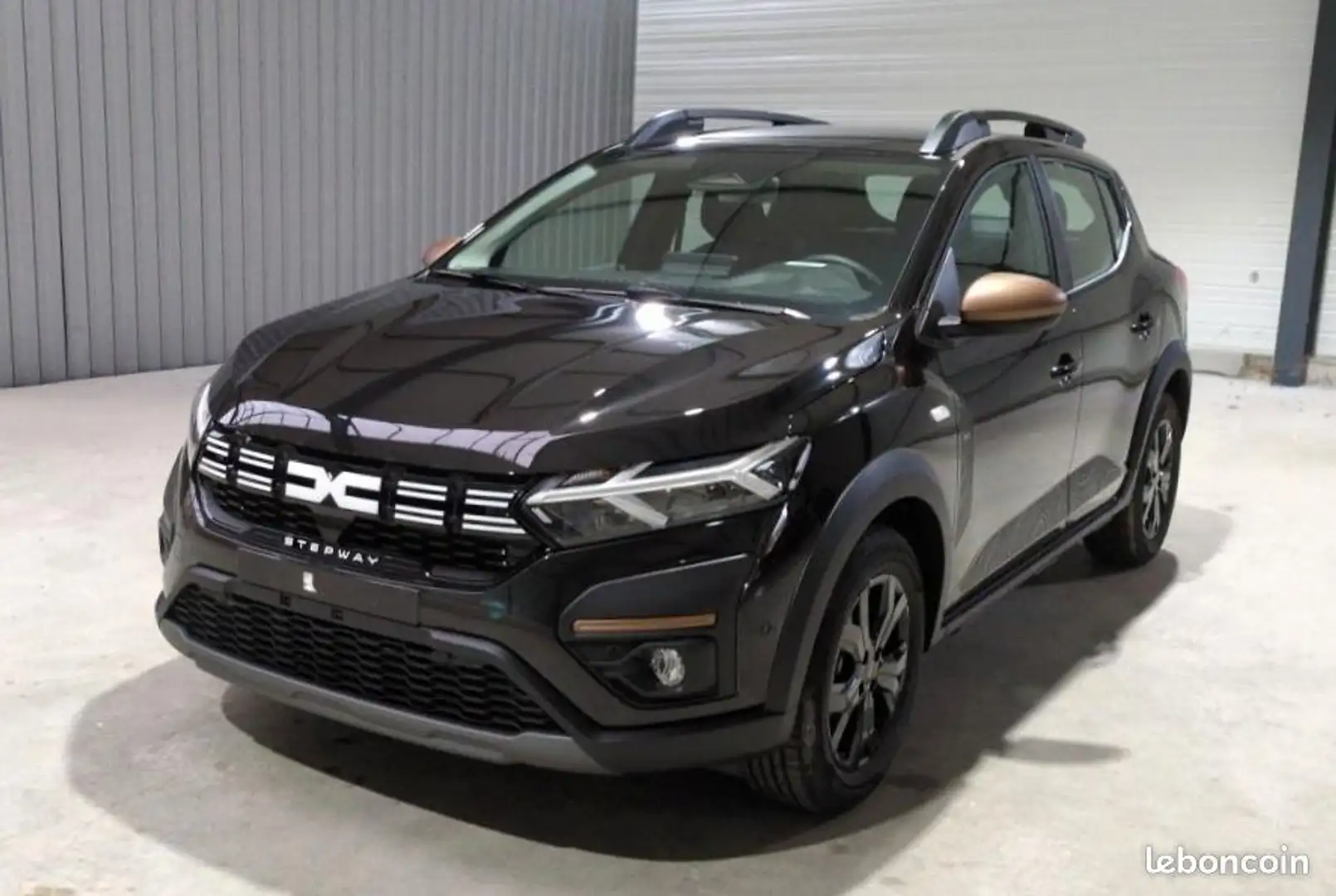 Dacia Sandero TCE 110 GSR2 STEPWAY EXTREME NEUF 0KM + PACK CONFORT SIEGES CHAUFFANTS CAMERA Noir - 1