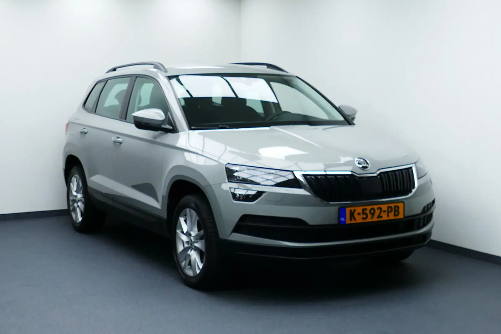 Skoda Karoq 1.5 150pk TSI ACT Style. Carplay/Android Navi, Sto Gris - 1