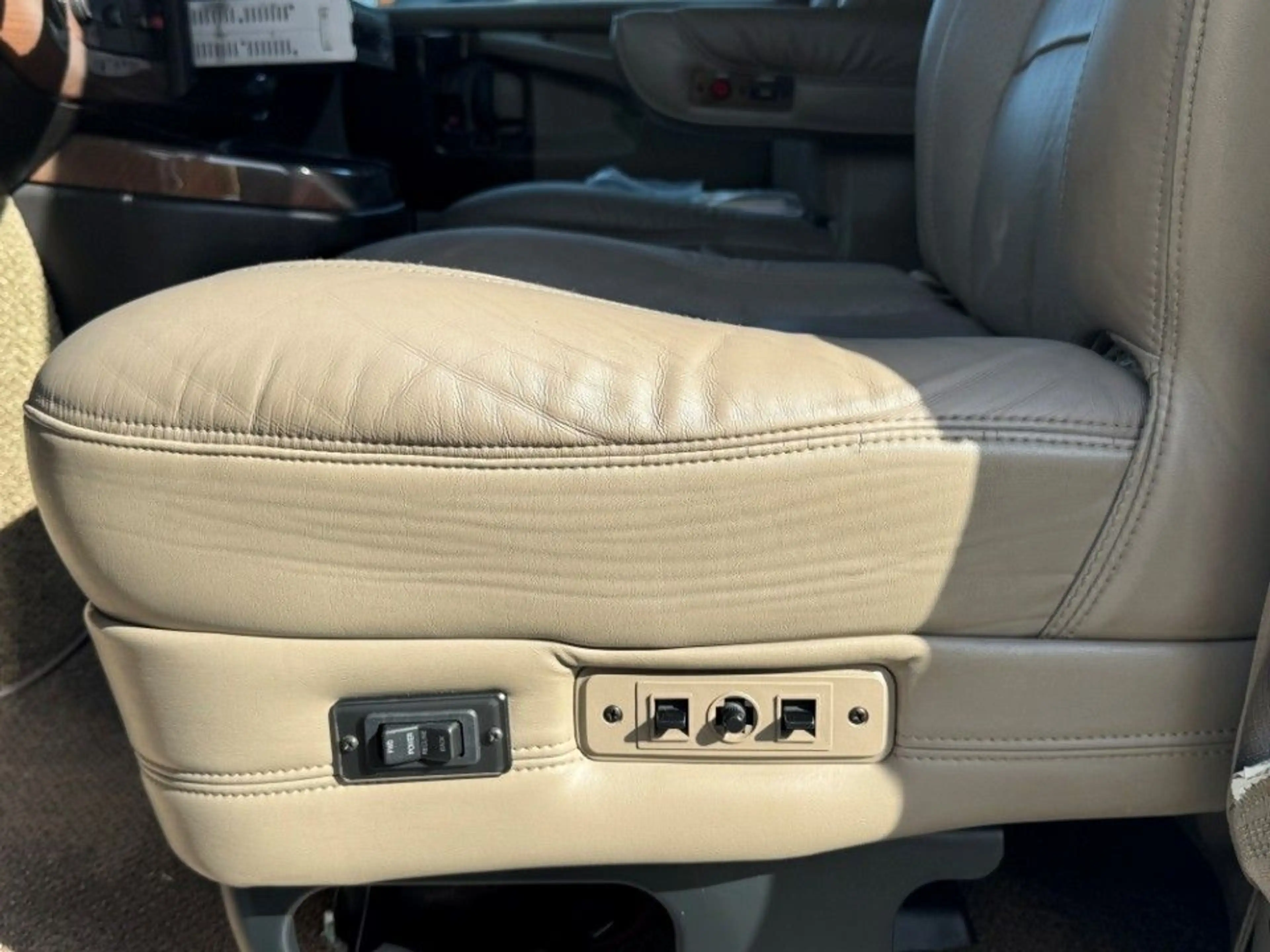 Chevrolet Express Chevy Van Explorer Ltd. SE — photo 5