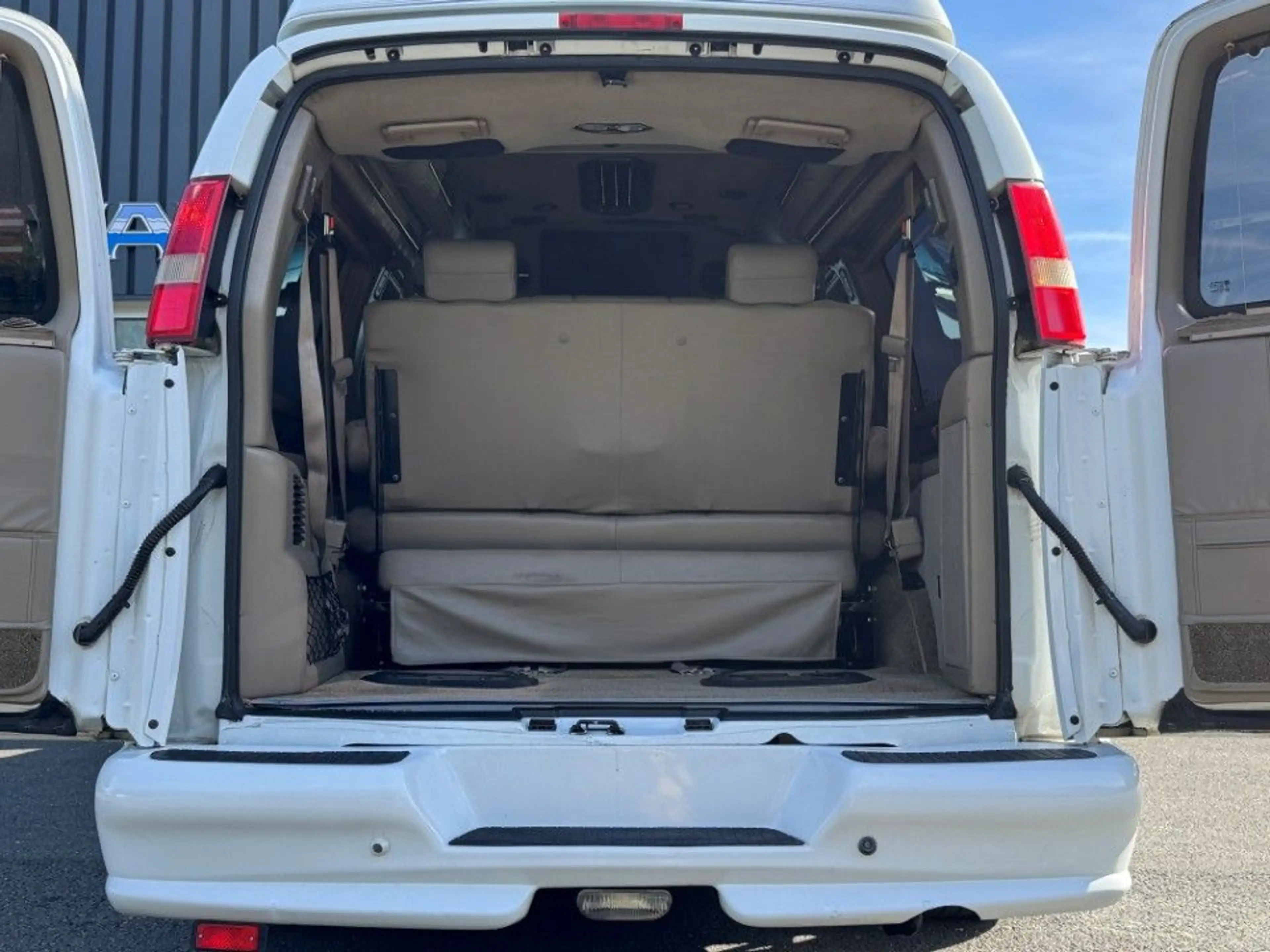 Chevrolet Express Chevy Van Explorer Ltd. SE — photo 19