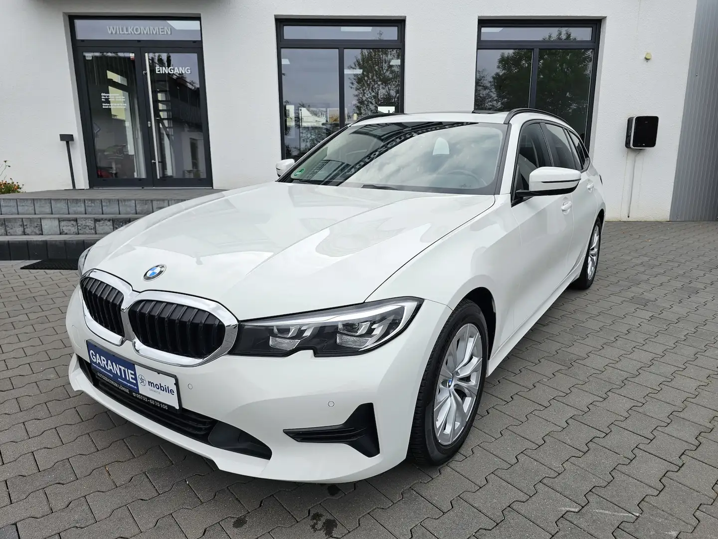 BMW 318 318d Touring ACC NAVI PANO. AUS 2.HAND Blanc - 1
