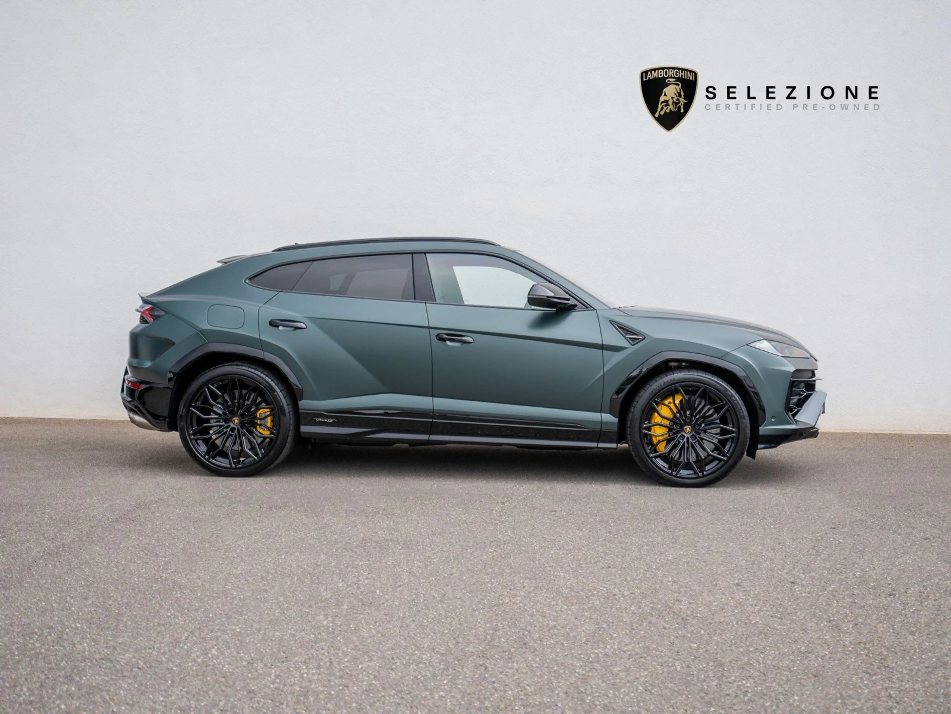 Lamborghini Urus SE CARBON AKRAPOVIC B&O PANO PARK-ASSIST AHK — photo 2
