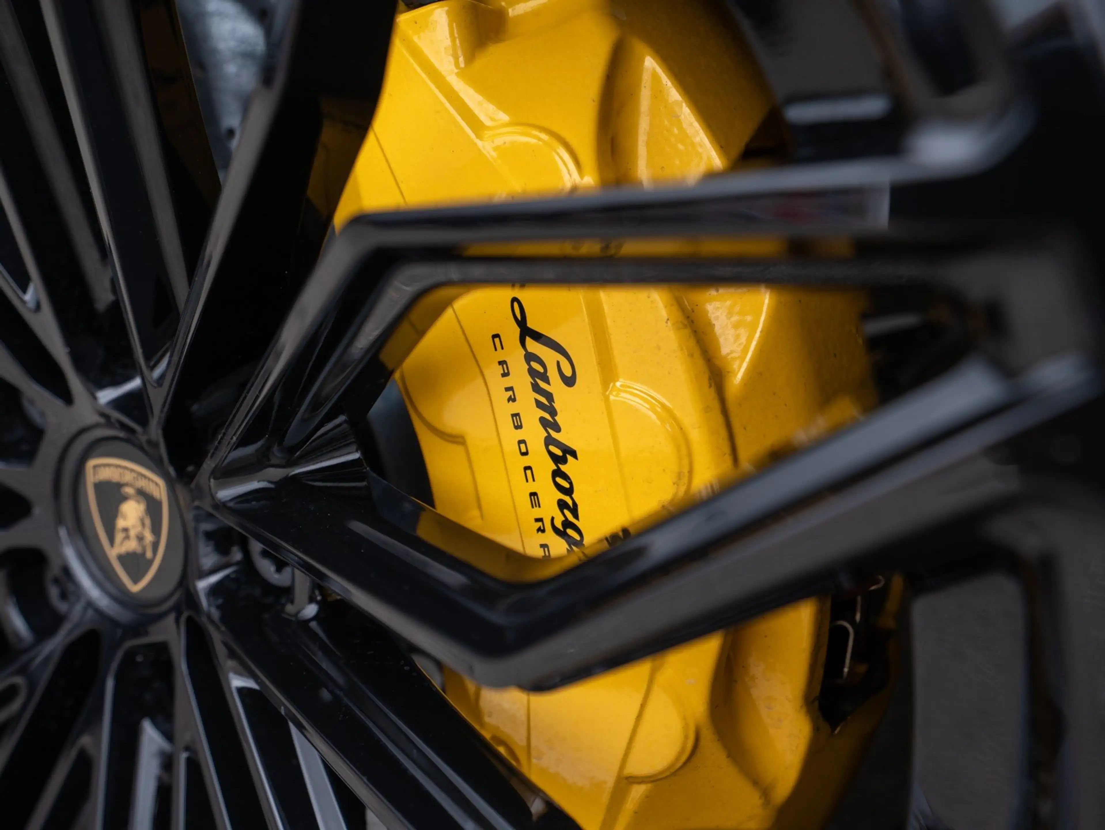 Lamborghini Urus SE CARBON AKRAPOVIC B&O PANO PARK-ASSIST AHK — photo 13