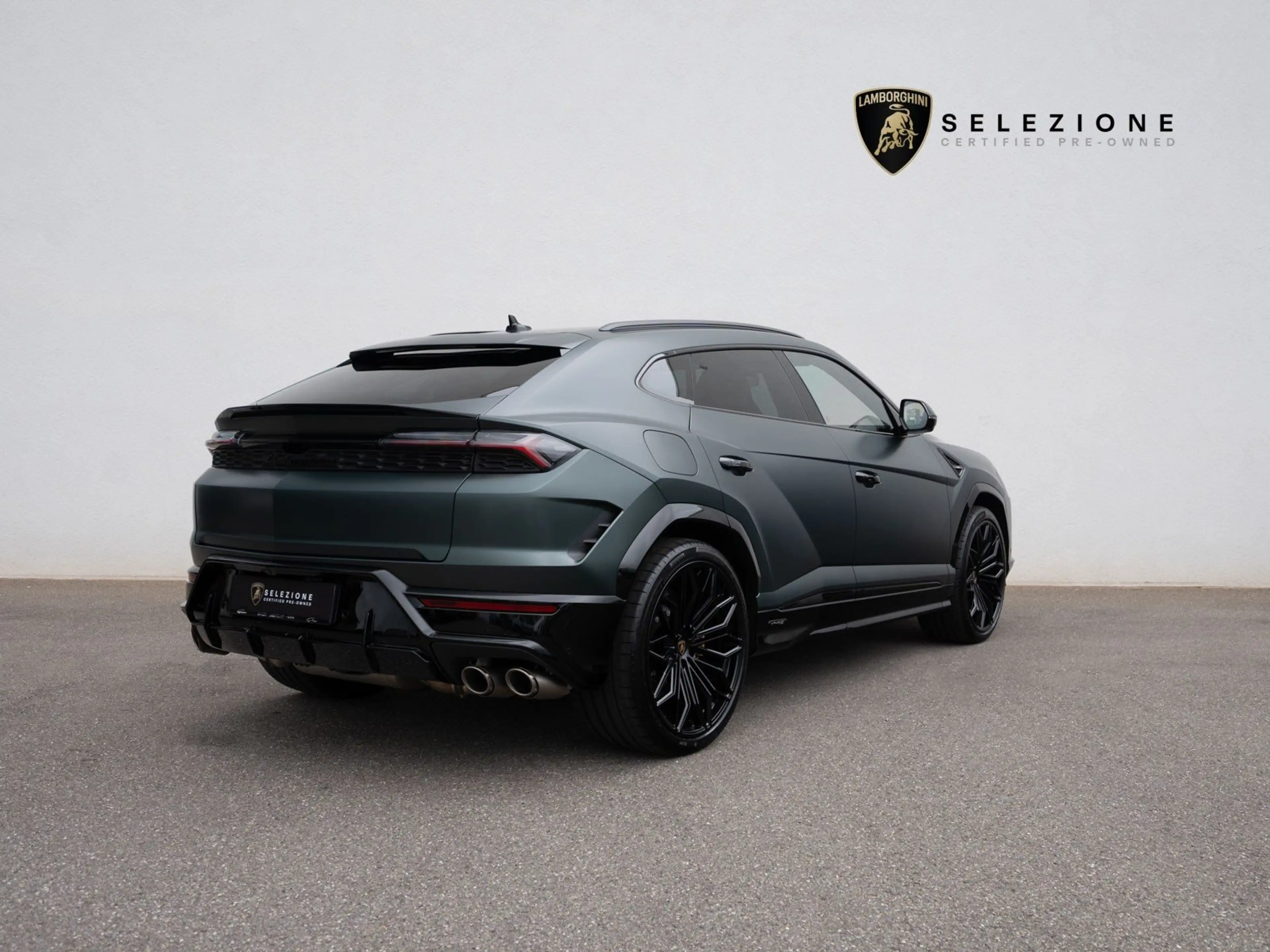 Lamborghini Urus SE CARBON AKRAPOVIC B&O PANO PARK-ASSIST AHK — photo 3