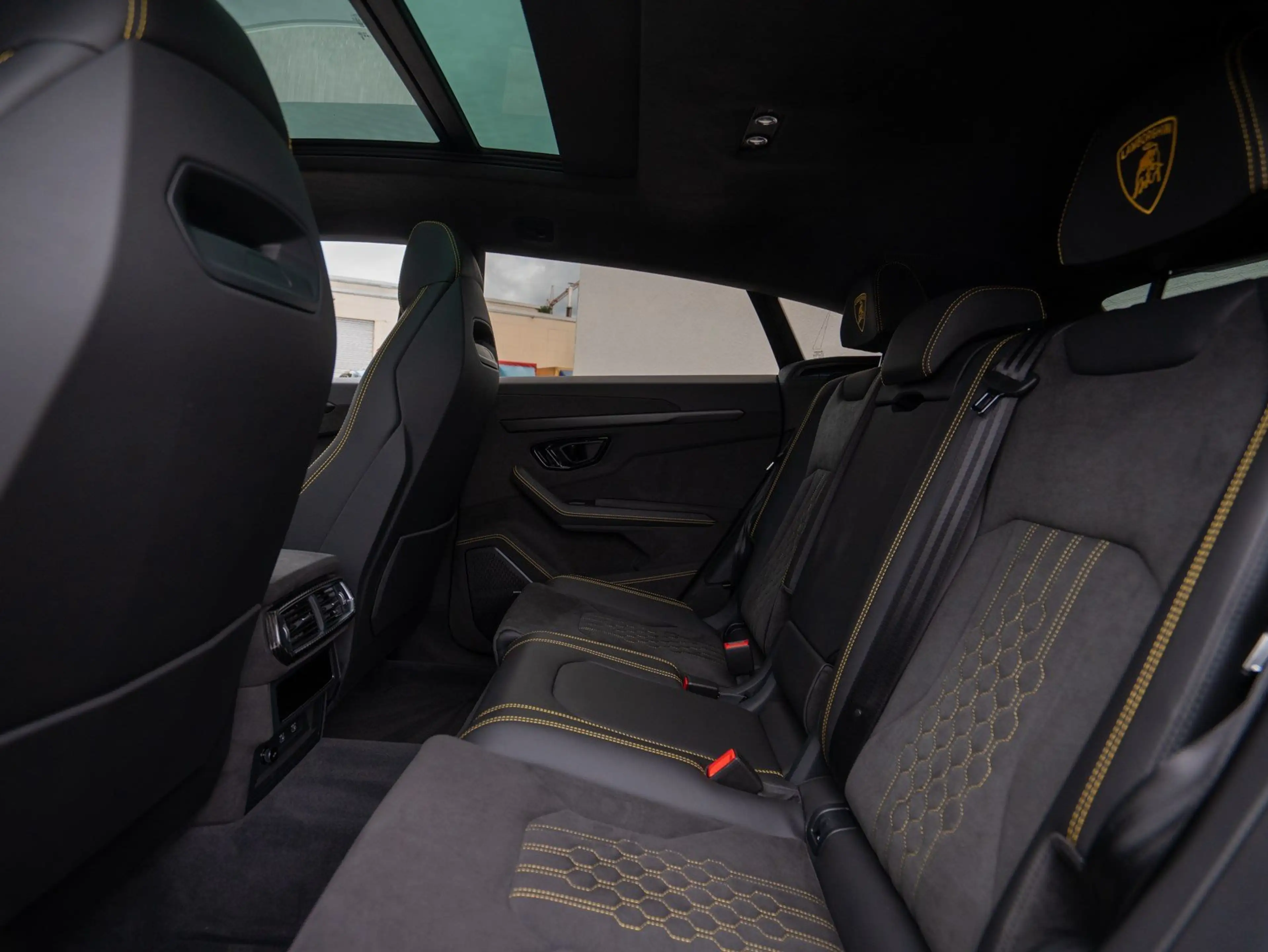 Lamborghini Urus SE CARBON AKRAPOVIC B&O PANO PARK-ASSIST AHK — photo 11
