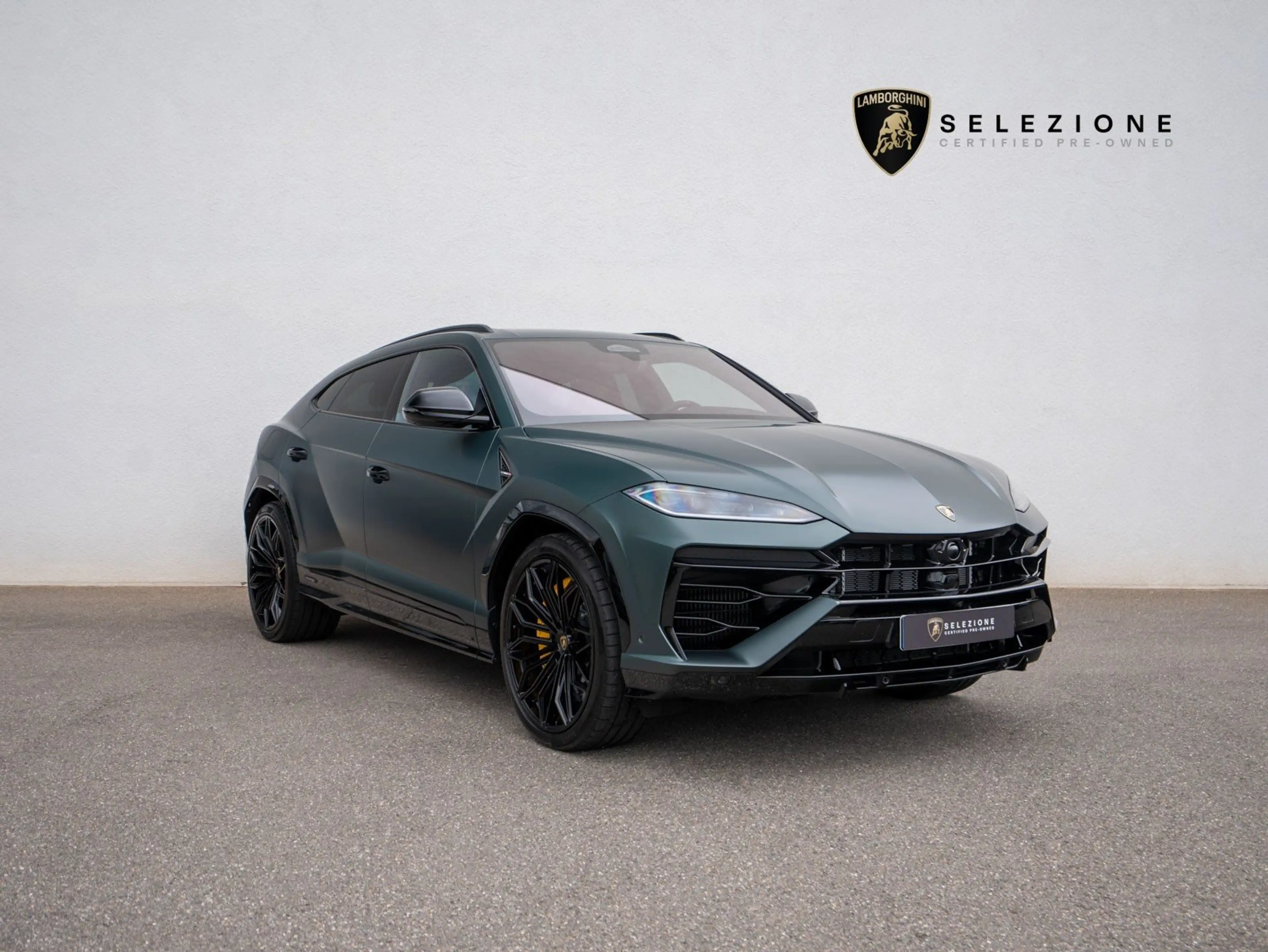 Lamborghini Urus SE CARBON AKRAPOVIC B&O PANO PARK-ASSIST AHK