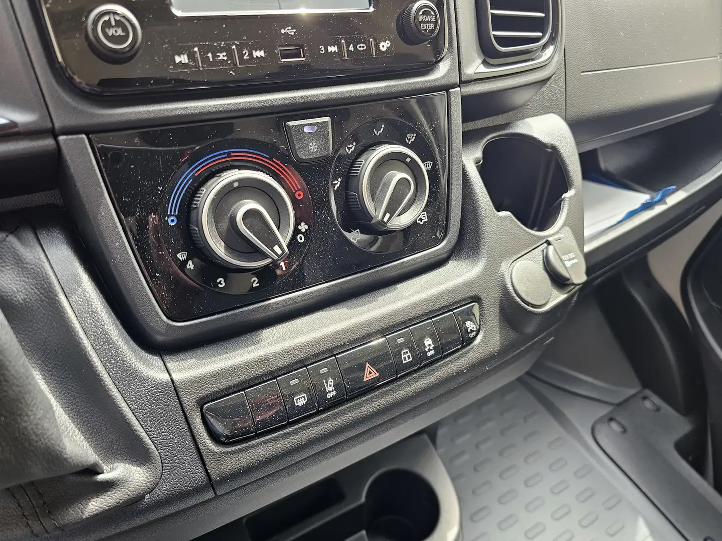 Car Image 29