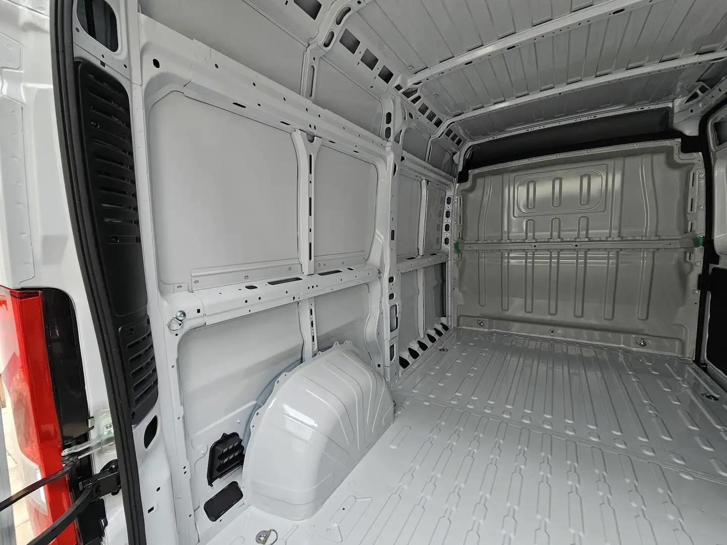 Car Image 36