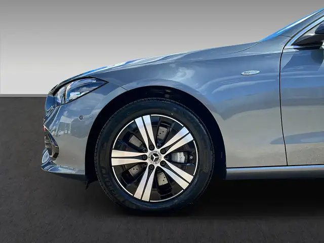 Mercedes-Benz 300 view 4