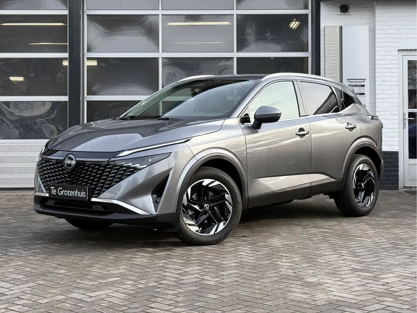Nissan Qashqai 1.3 MHEV Xtronic N-Connecta Grijs - 1