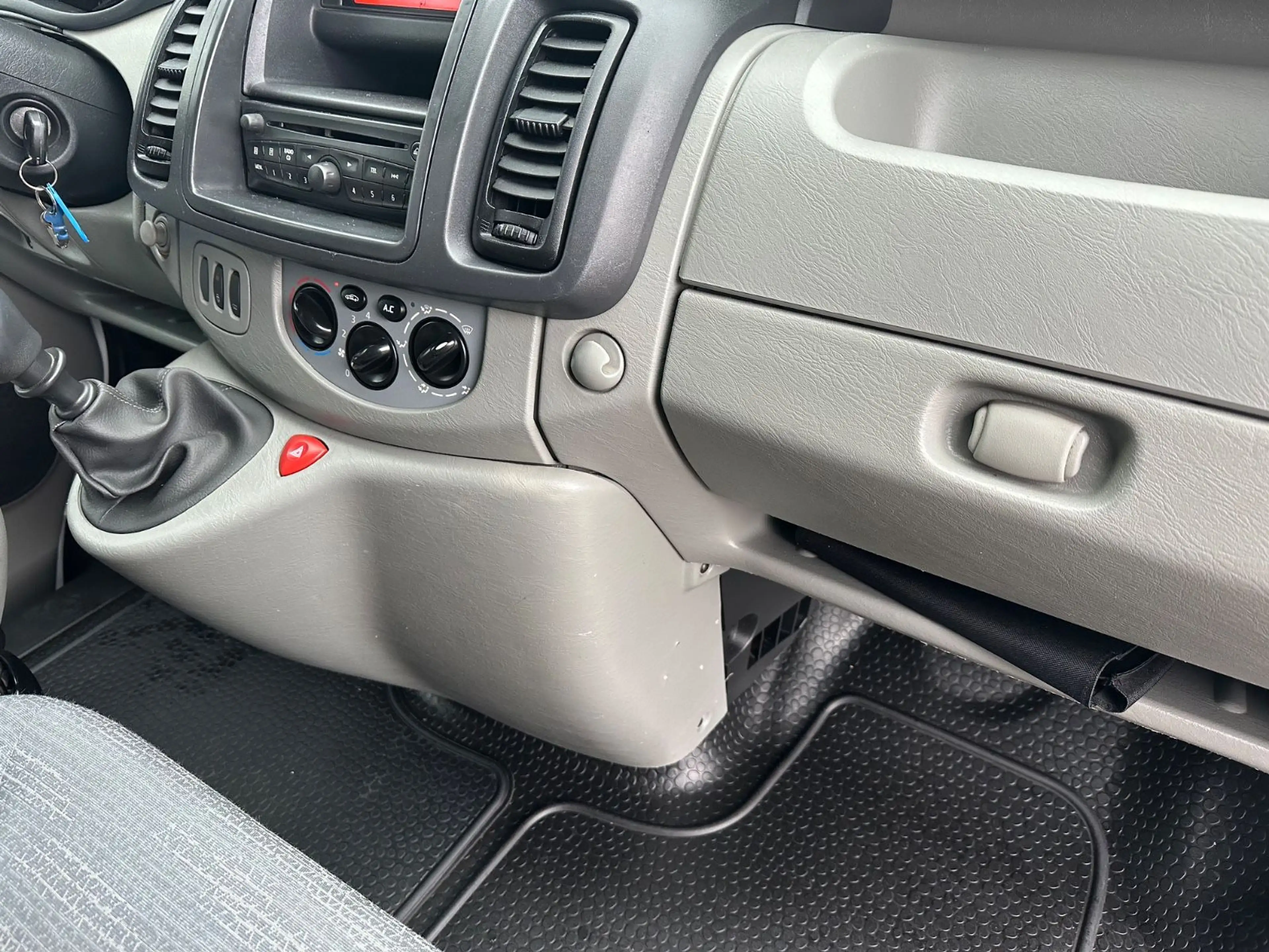Renault Trafic Kasten L1H1 2,9t Dachträger Klima Sortimo — photo 14