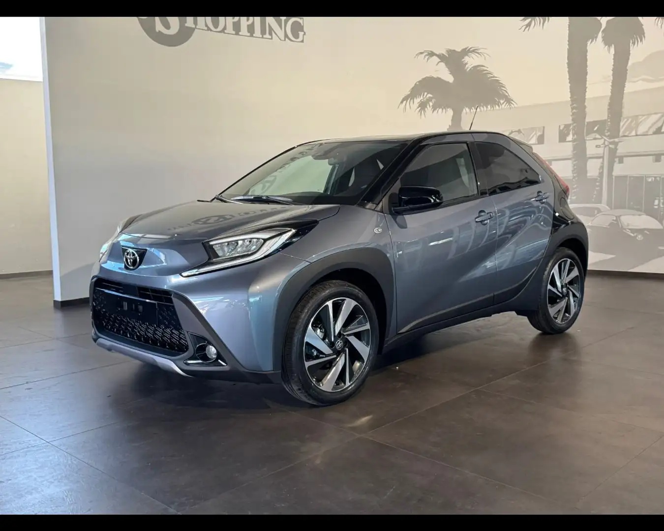 Toyota Aygo X 1.0 VVT-i 72 CV 5 porte Lounge S-CVT Gris - 1