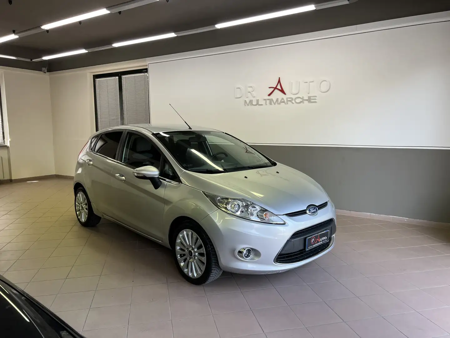 Ford Fiesta 5p 1.4 tdci Titanium UNICO PROPRIETARIO Silber - 2