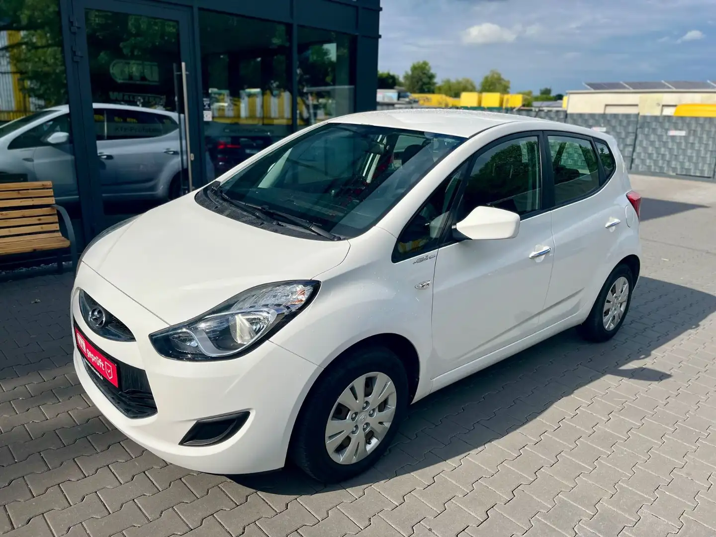 Hyundai iX20 FIFA world Cup Edition Klima Tüv+Insp Neu bijela - 2