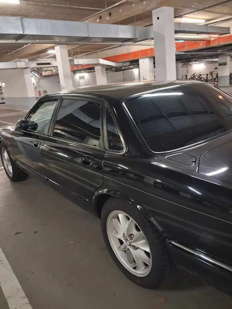 Jaguar XJ 308 Schwarz - 2