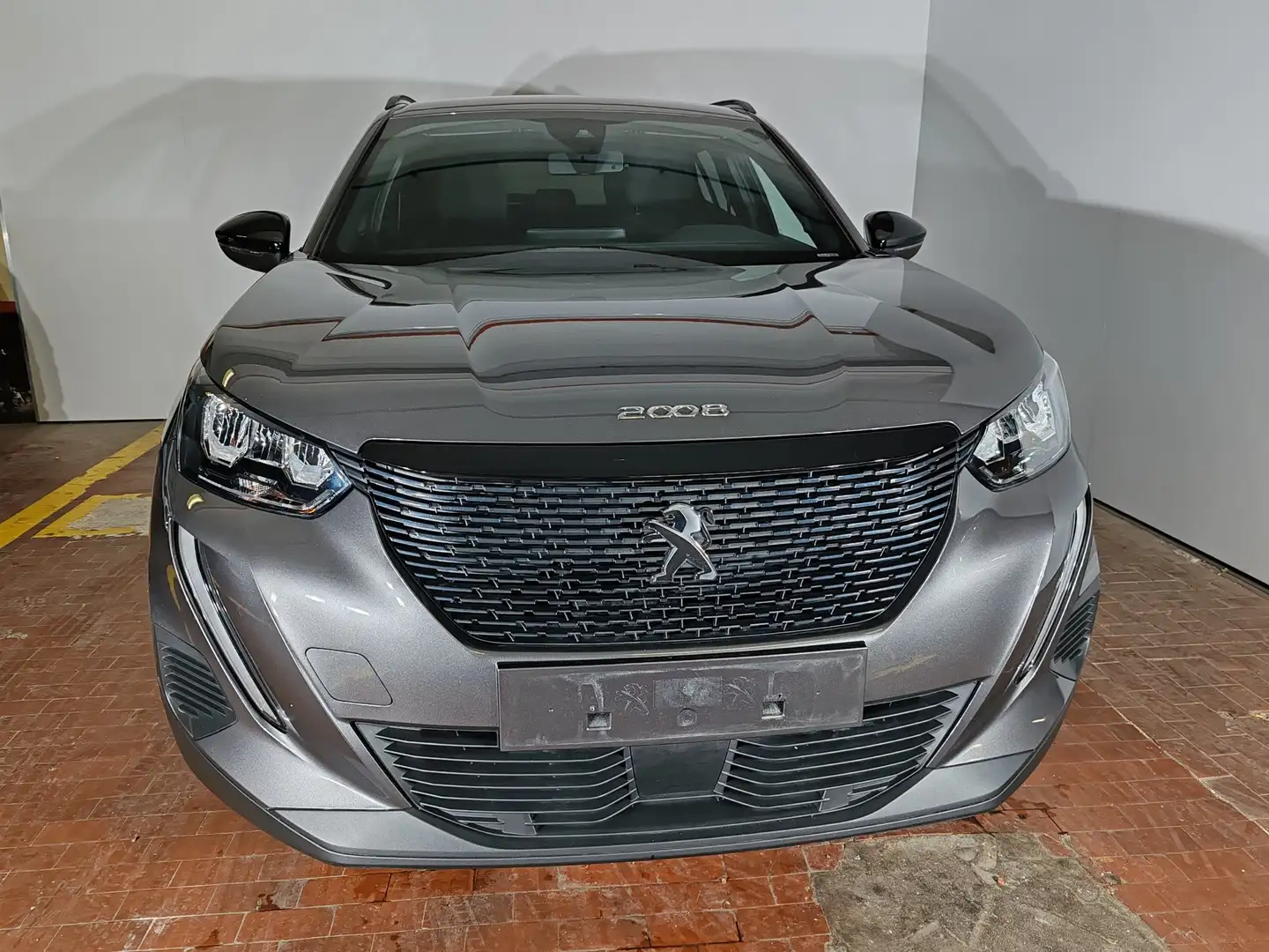 Peugeot 2008 Style 130 cv EAT8 Navigatore + Telecamera Grijs - 2