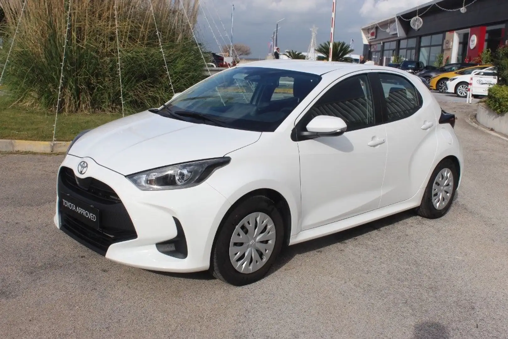 Toyota Yaris 1.5 Hybrid 5 porte Active Bianco - 1