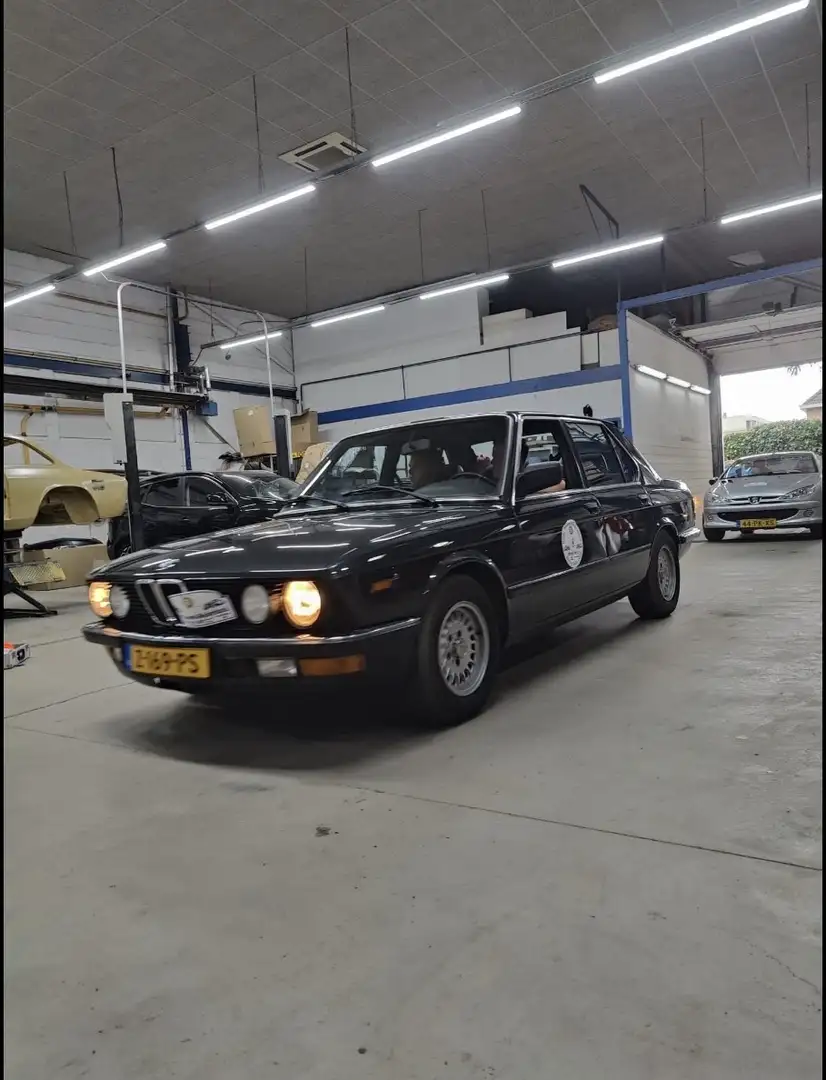 BMW 524 e28 Černá - 1