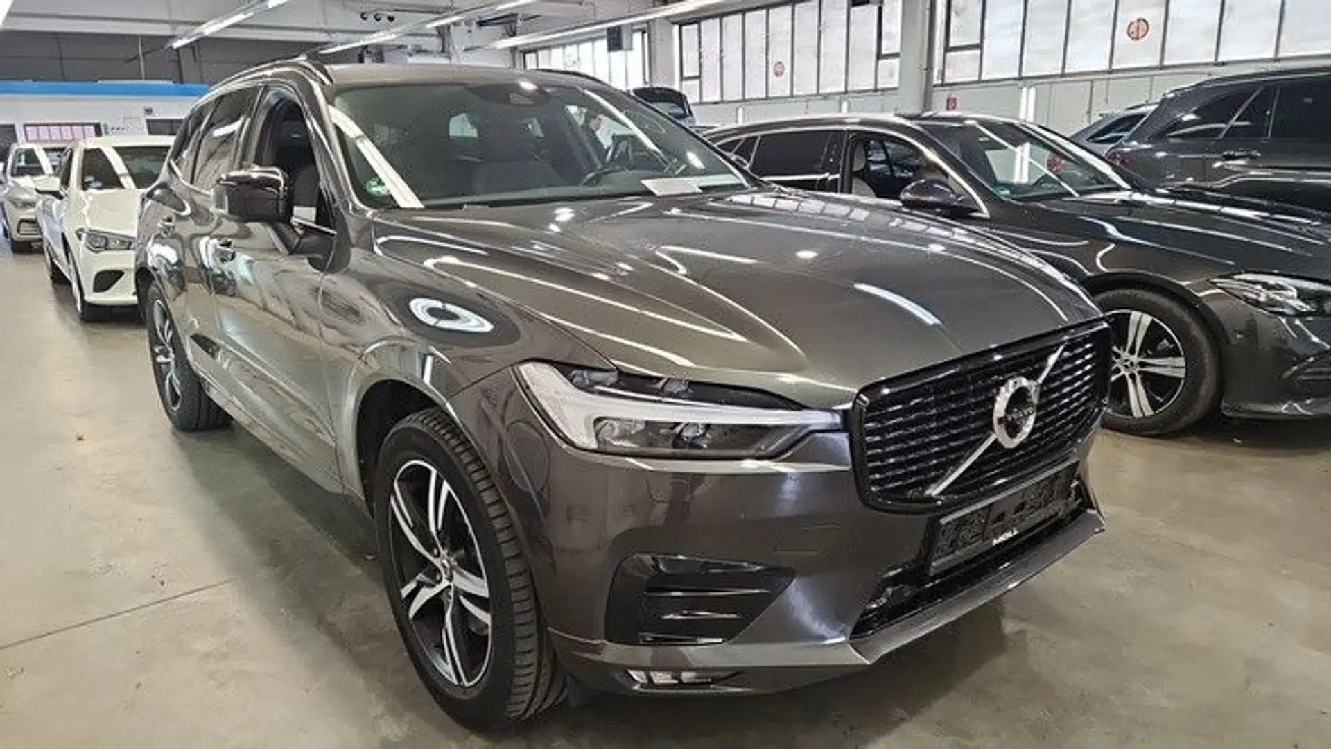 Volvo XC60 R Design AWD Grau - 2