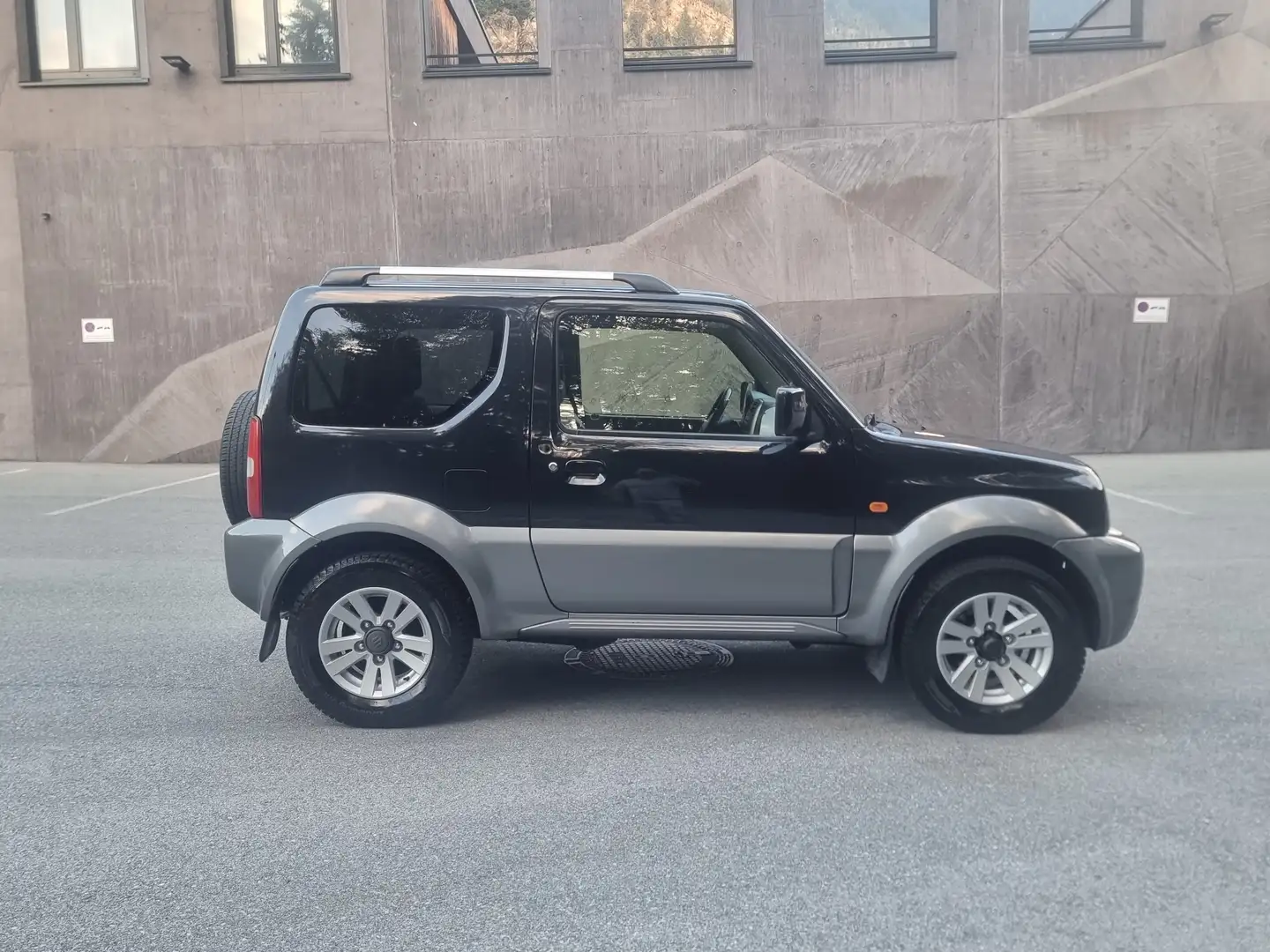 Suzuki Jimny 1,3 VX Deluxe//AHK//KLIMA//LEDER// Noir - 2