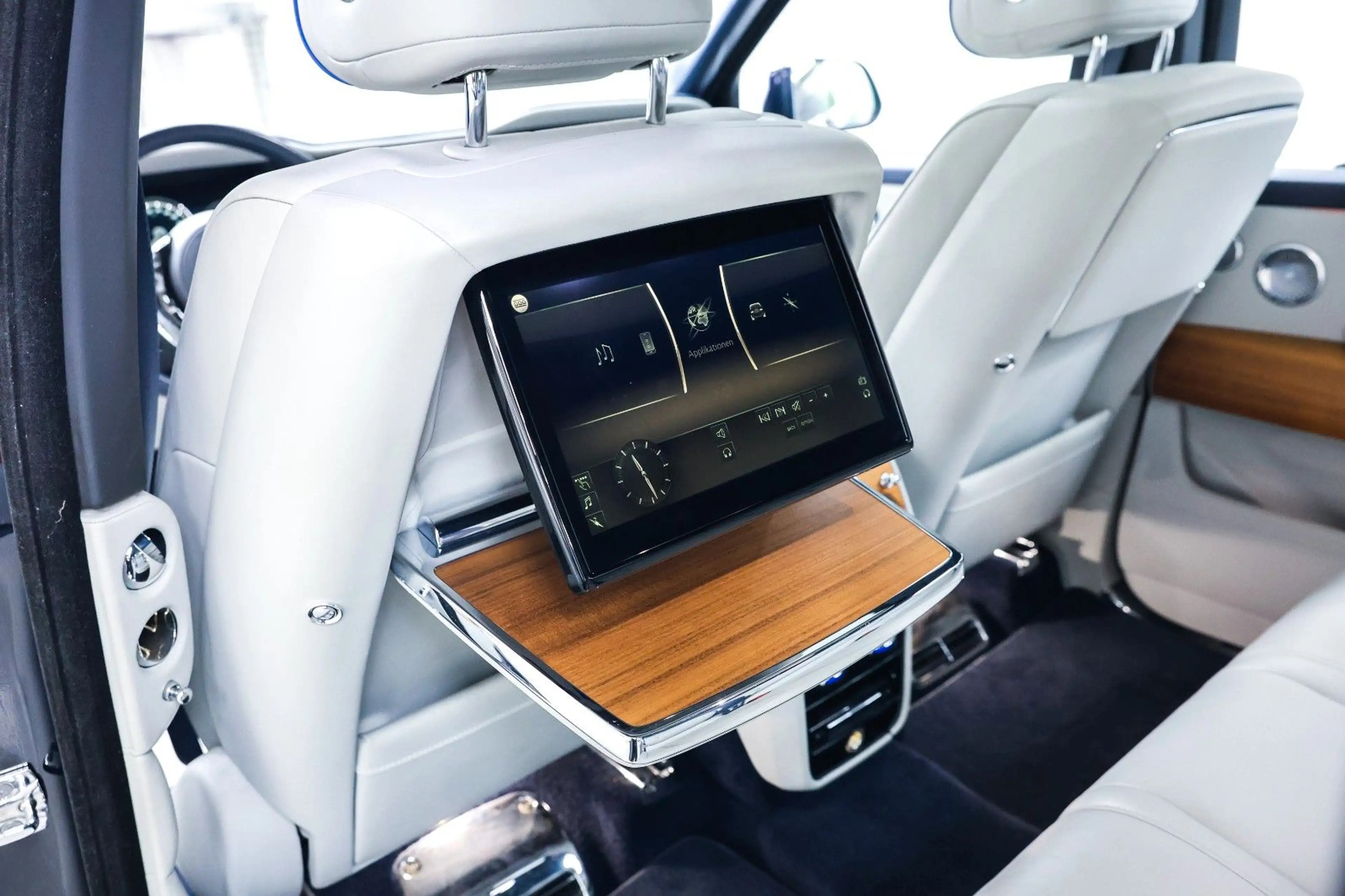 Rolls-Royce Cullinan — photo 28