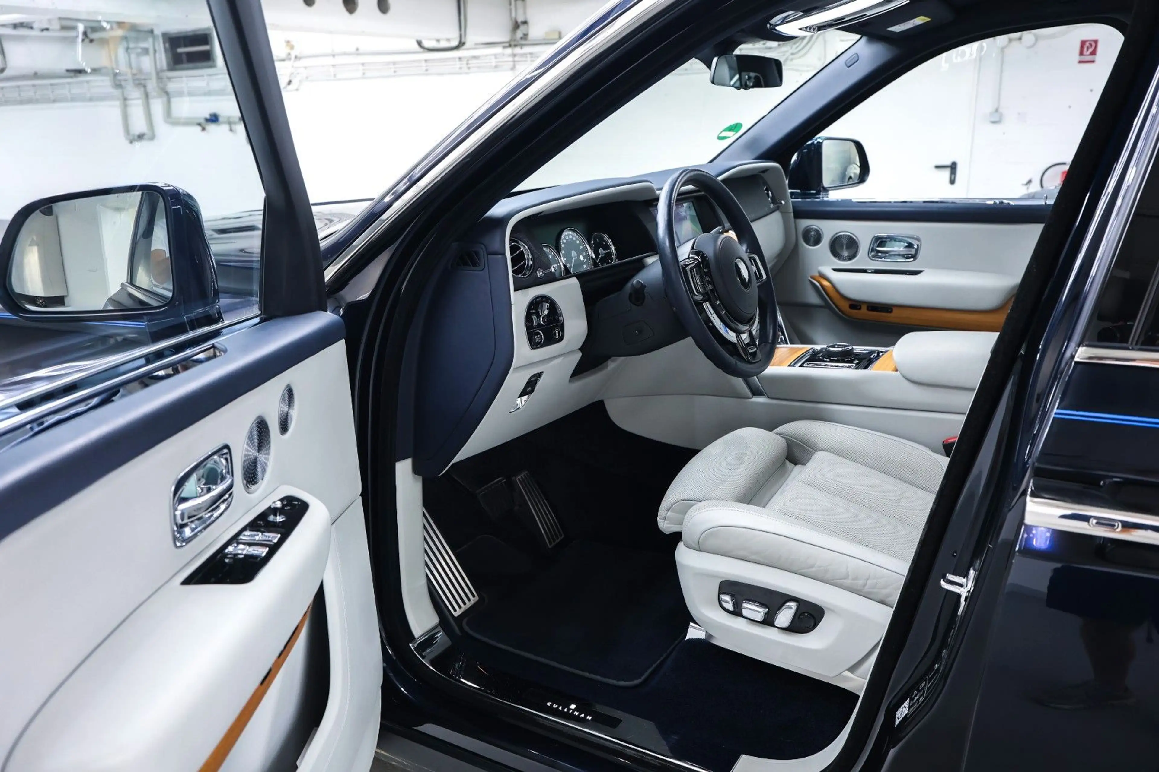 Rolls-Royce Cullinan — photo 23