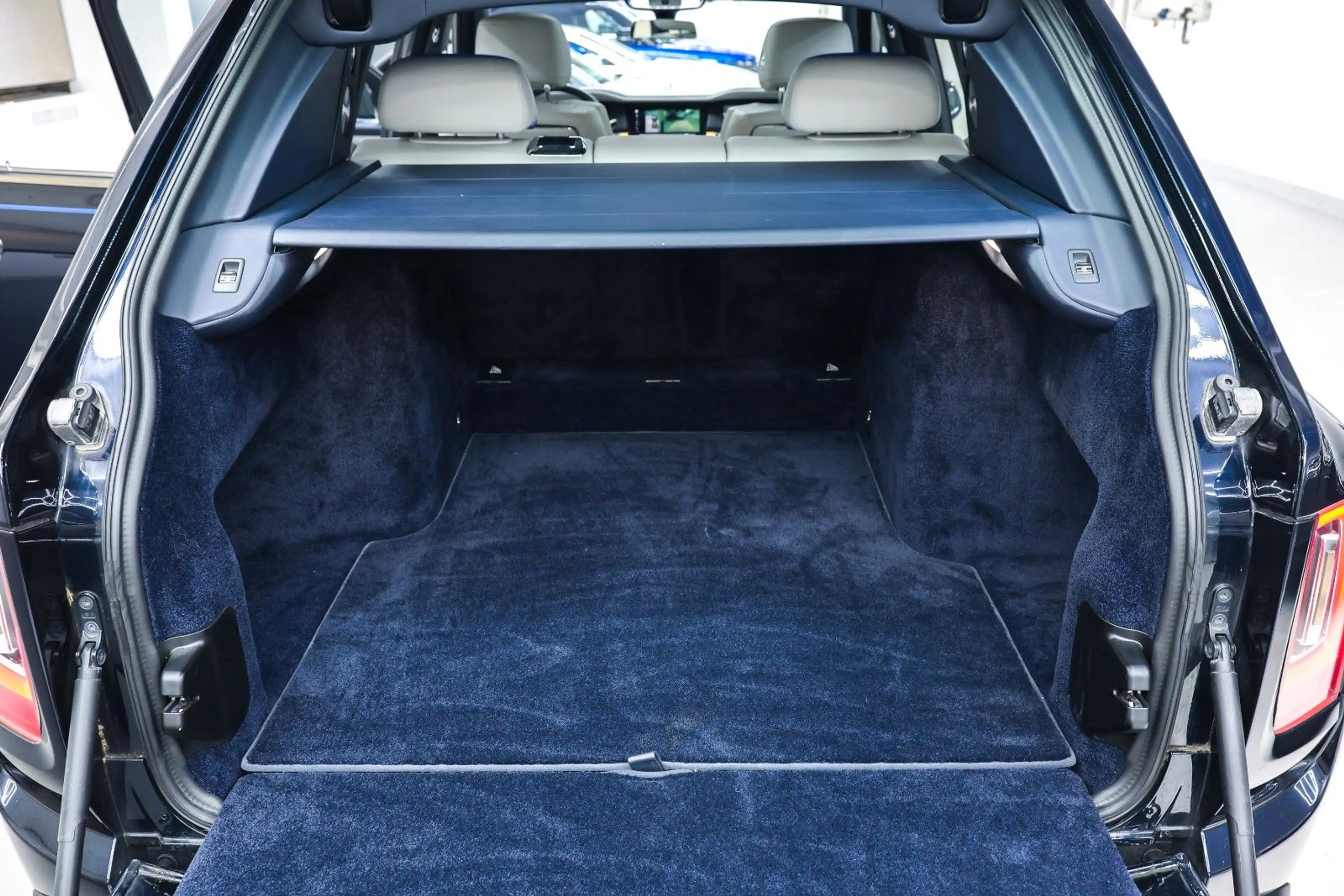Rolls-Royce Cullinan — photo 32