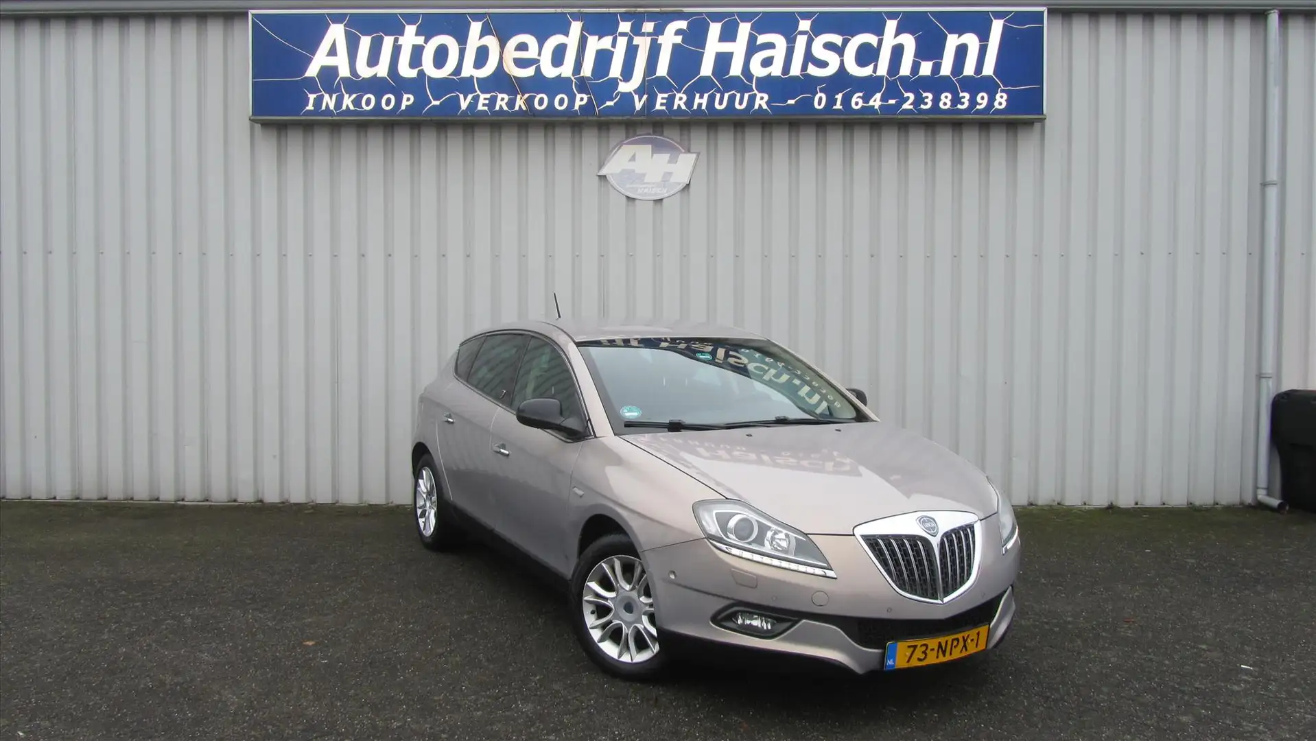 Lancia Delta 1.4 TJET 120 Beige - 1