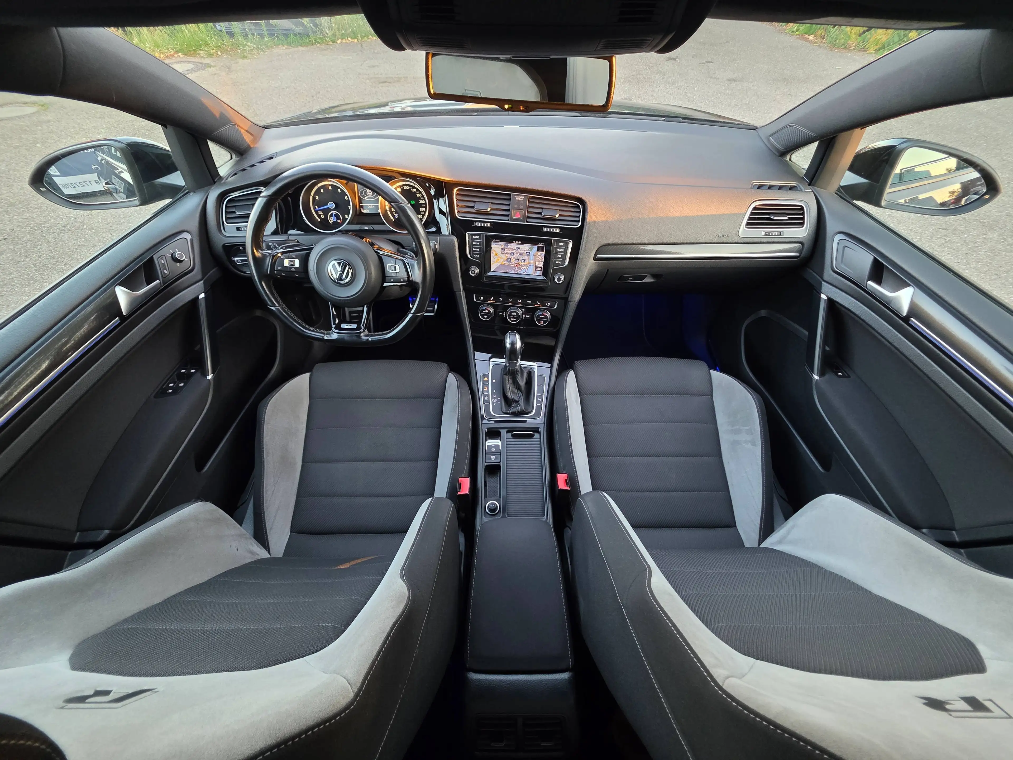 Volkswagen Golf R R BMT 4Motion DSG Automatik Limousine Alcantara Sitzheizung LED XENON — photo 12