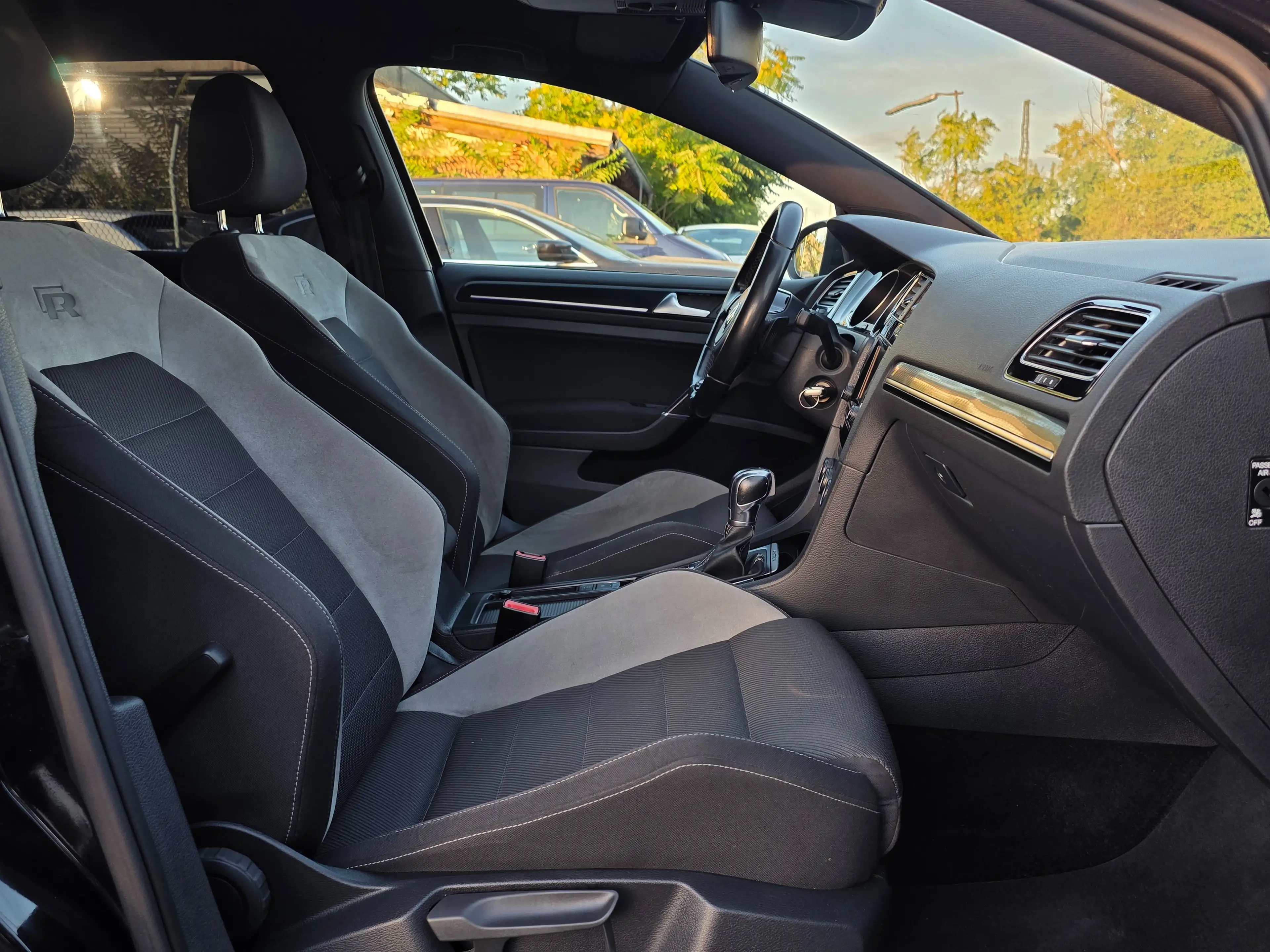 Volkswagen Golf R R BMT 4Motion DSG Automatik Limousine Alcantara Sitzheizung LED XENON — photo 13