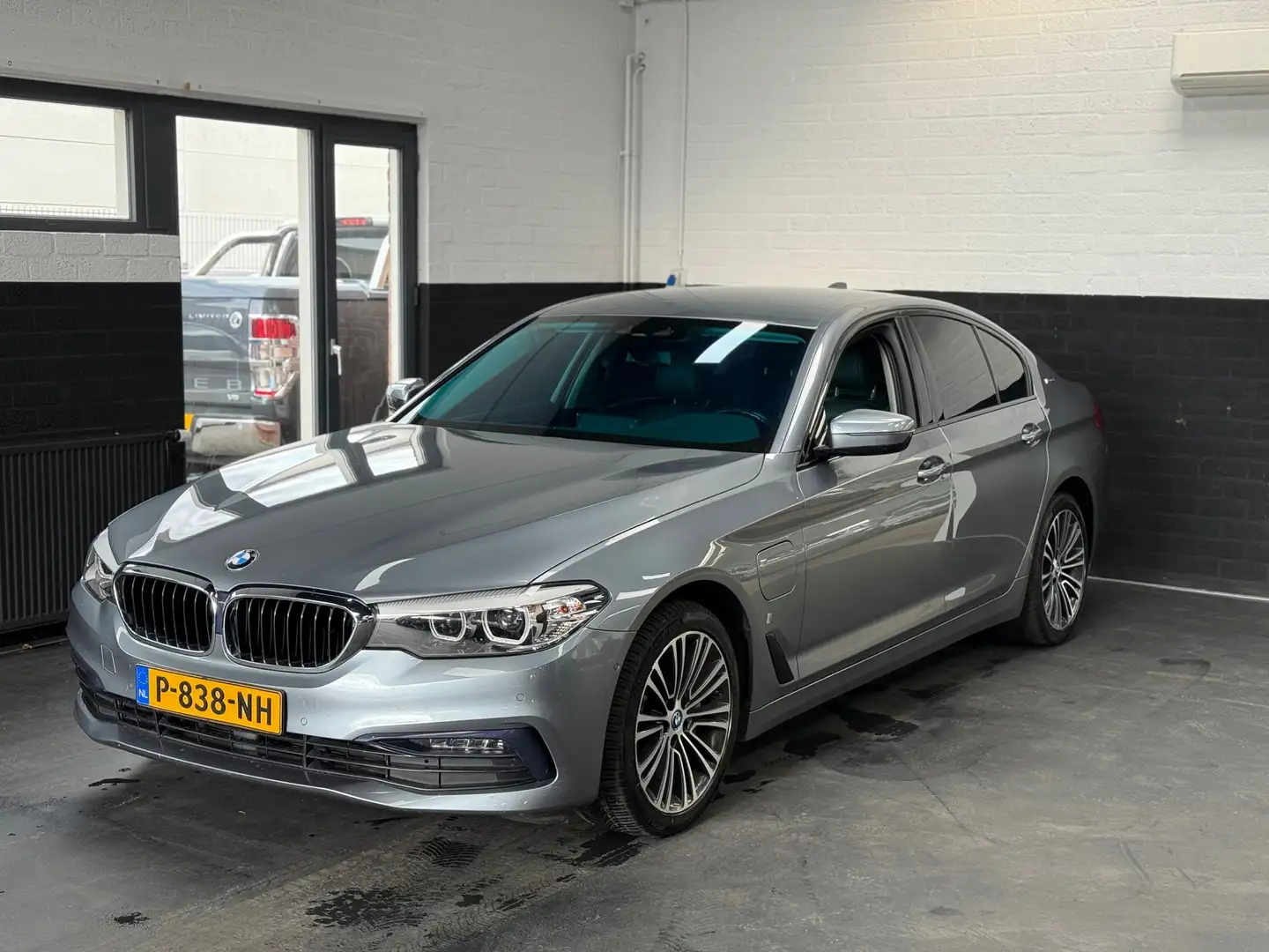 BMW 530 5-serie 530e iPerformance High Executive | Leder | Grijs - 2