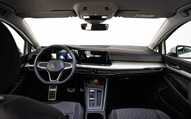 Volkswagen Golf view 9