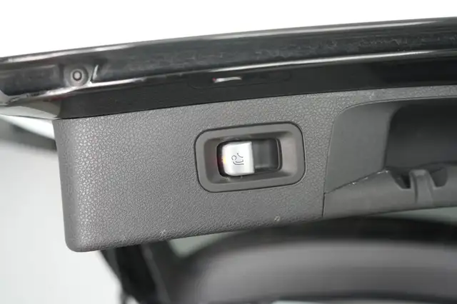 Mercedes-Benz E view 10