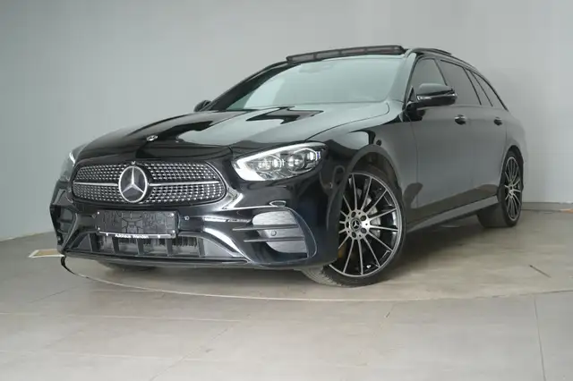 Mercedes-Benz E view 3