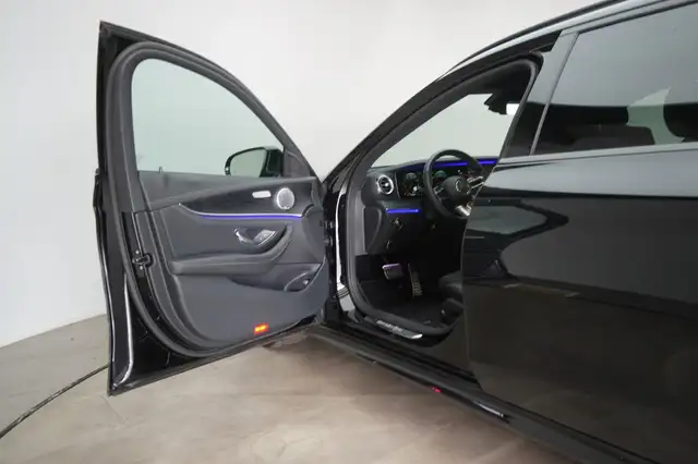 Mercedes-Benz E view 6