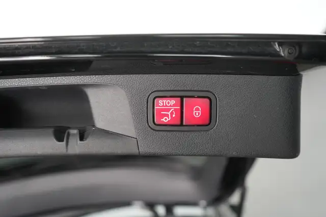 Mercedes-Benz E view 9