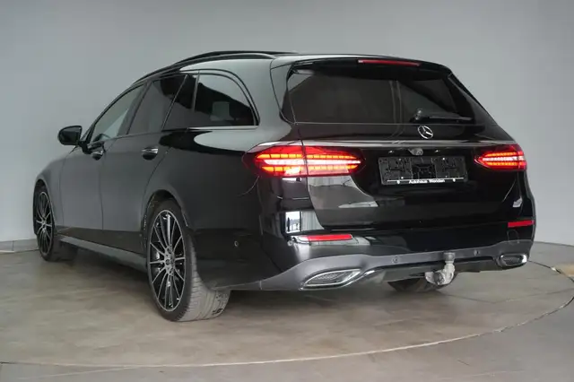 Mercedes-Benz E view 5