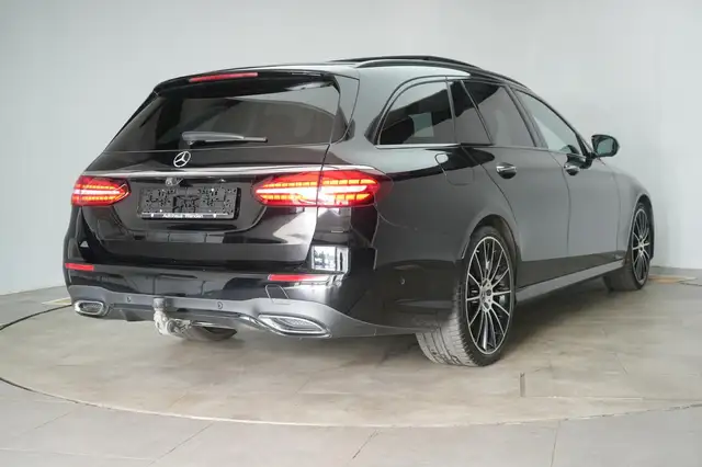 Mercedes-Benz E view 4