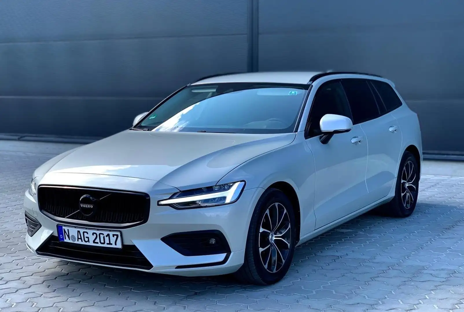 Volvo V60 B4 Mild Hybrid Kamera PDC - 1