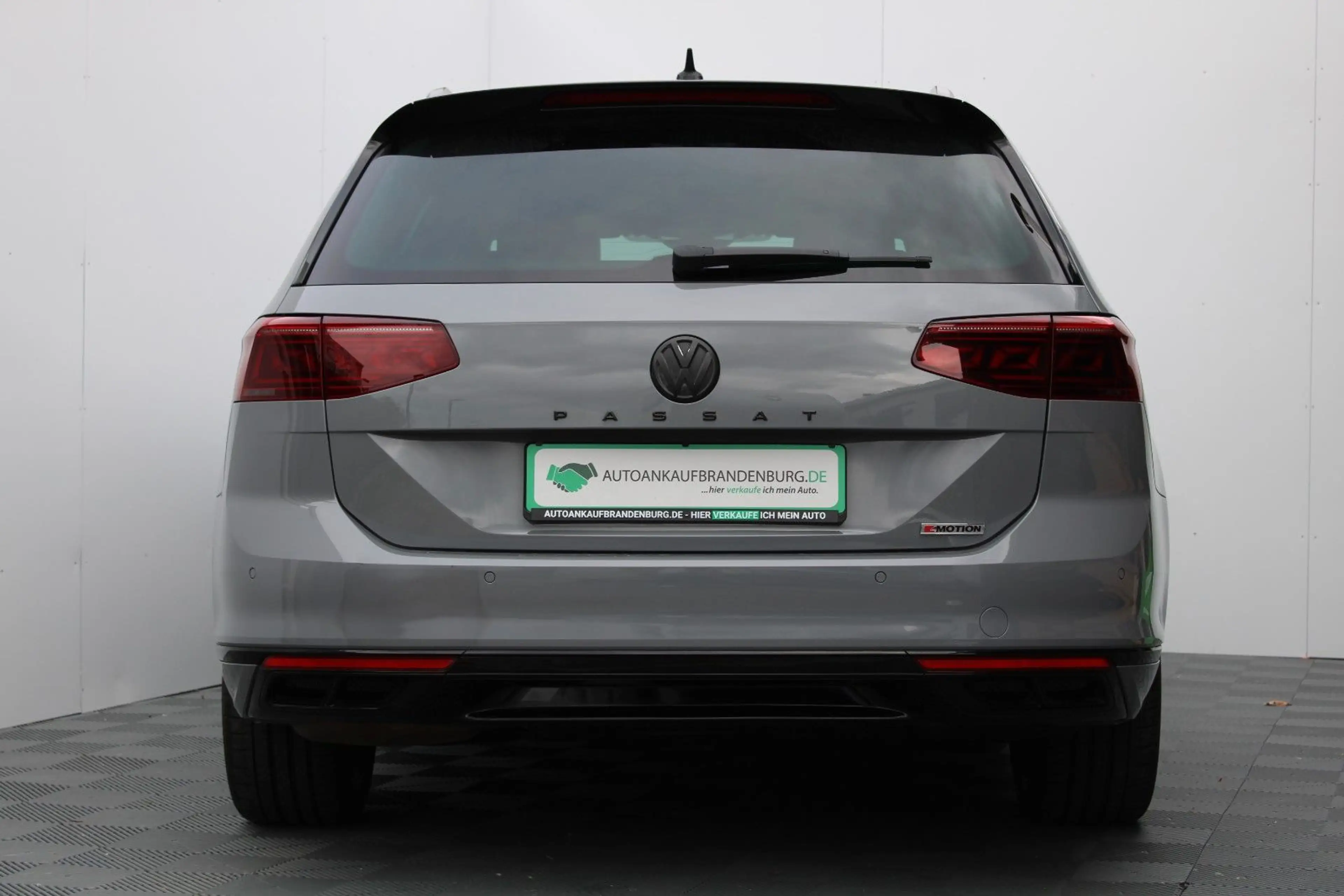 Volkswagen Passat Variant R LINE 4Motion — photo 14