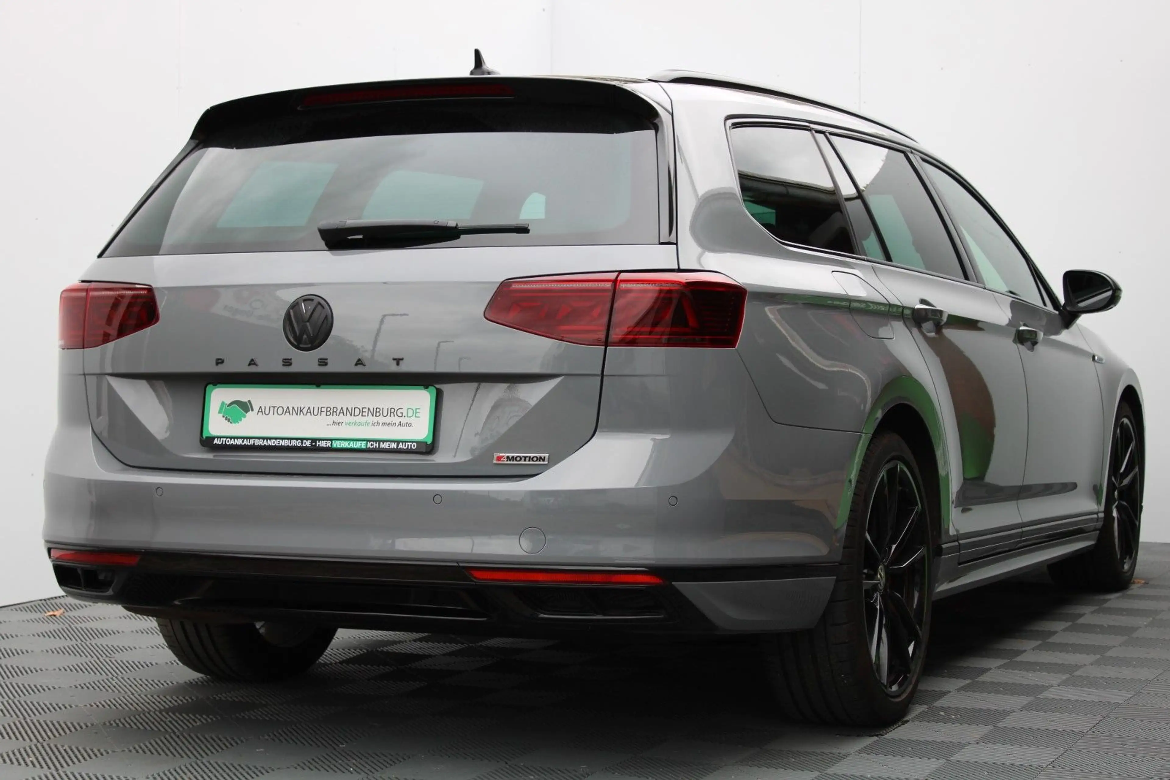 Volkswagen Passat Variant R LINE 4Motion — photo 13