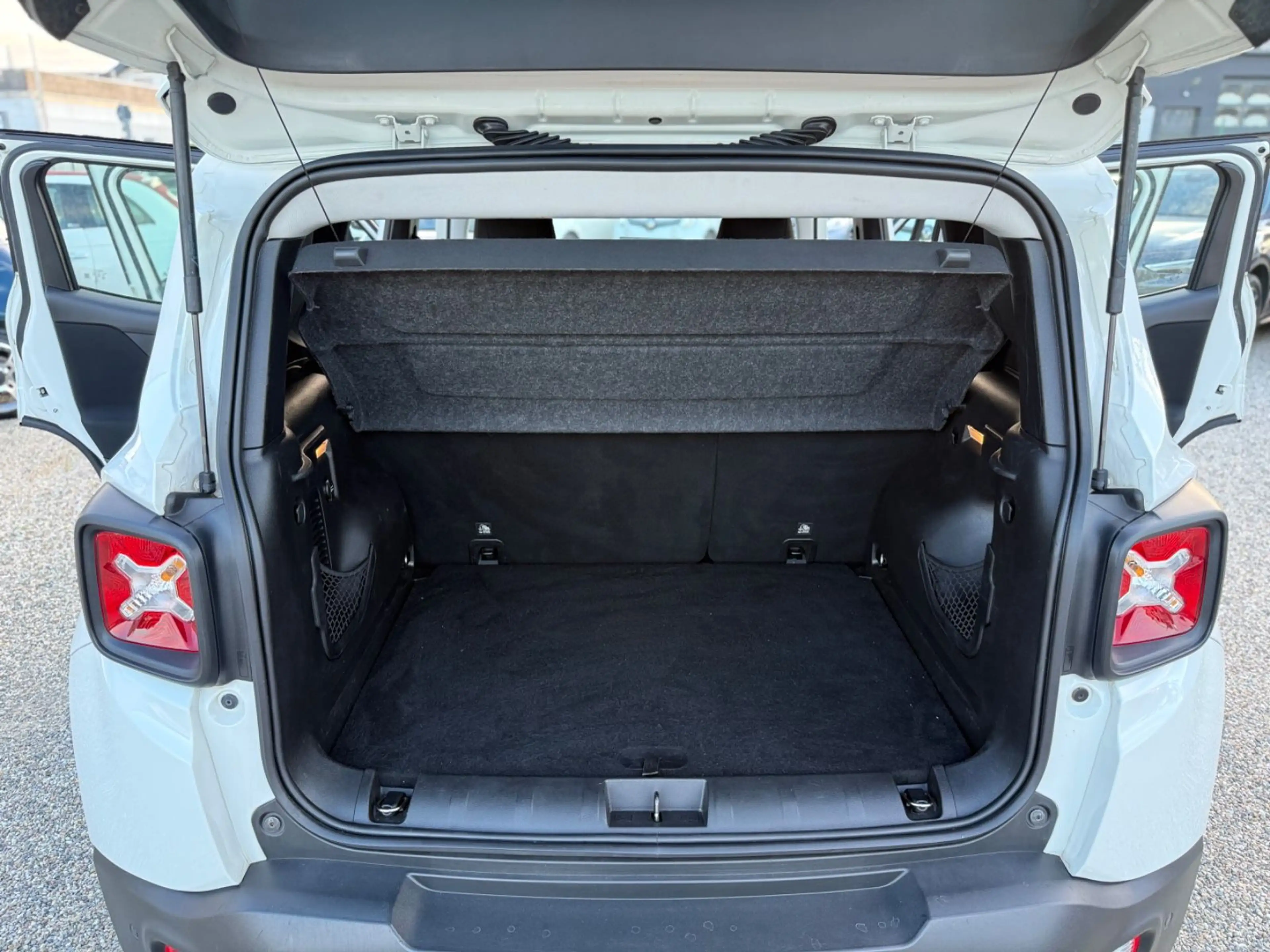 Jeep Renegade Longitude Adventure Edition FWD — photo 13