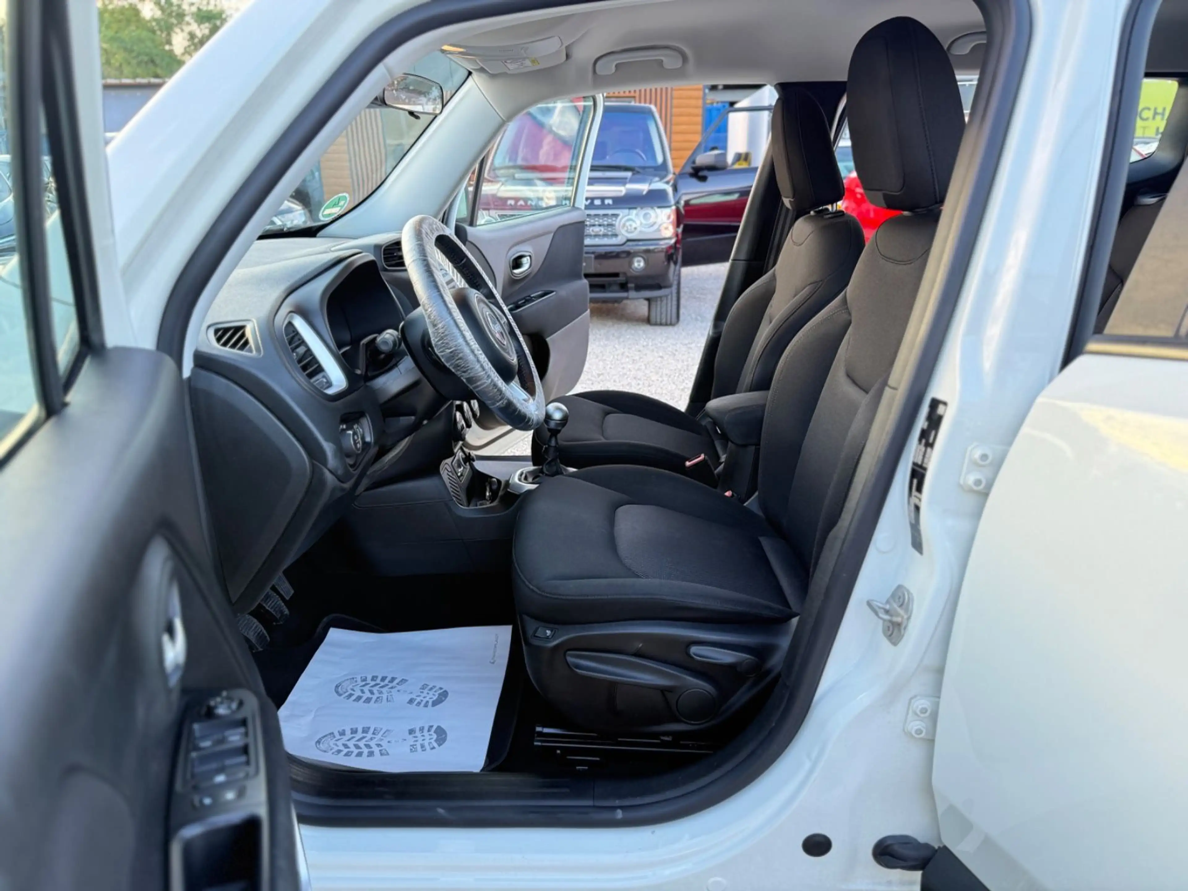 Jeep Renegade Longitude Adventure Edition FWD — photo 10